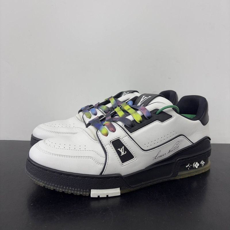Louis Vuitton Louis Vuitton Low-Top Trainer Sneakers in White and Black 0079 Size US 9 / IT 39 - 1 Thumbnail