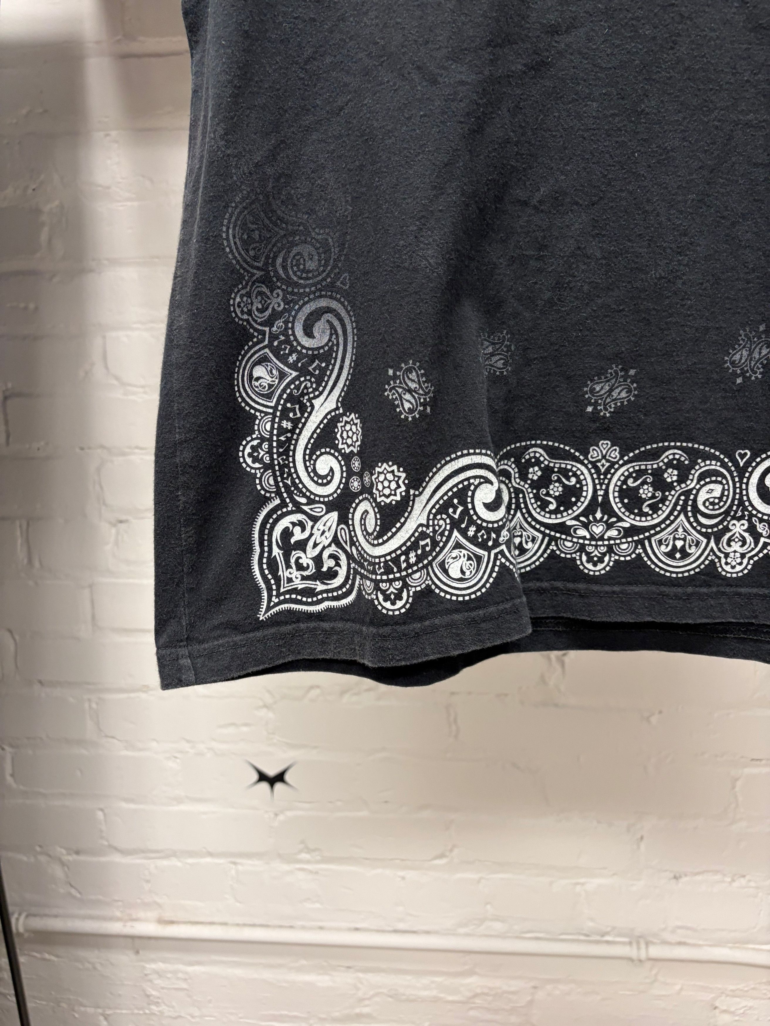 Number (N)ine Number (N)ine ‘Fender Logo’ Black Paisley Graphic T-Shirt Size US XL / EU 56 / 4 - 2 Thumbnail