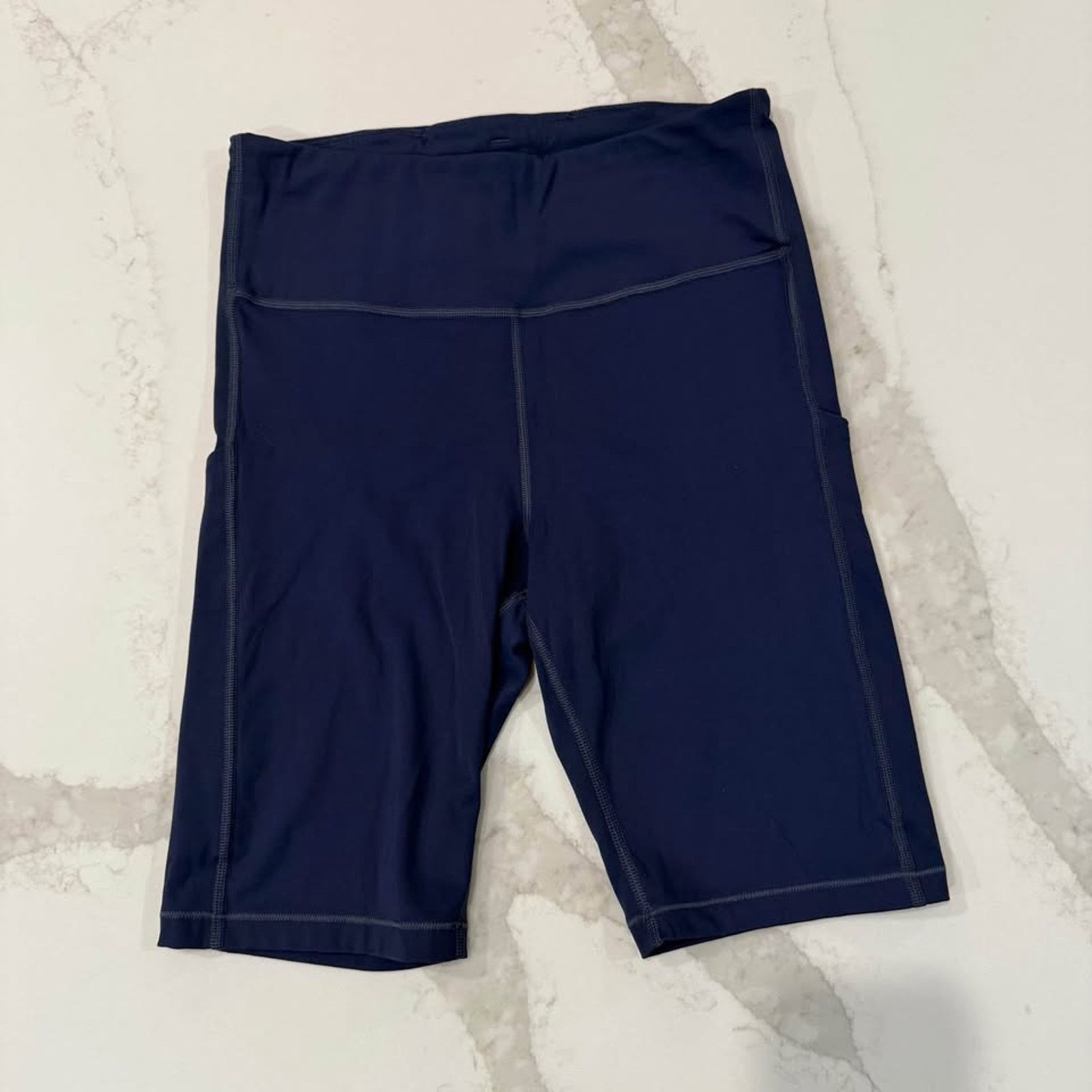 Athleta Athleta Ultimate Stash Pocket 9" Short Womens Medium Navy Size 30" / US 8 / IT 44 - 1 Thumbnail