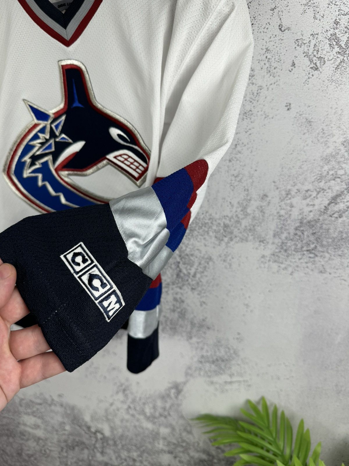 Ccm × Vintage VINTAGE VANCOUVER CANUCKS 1997 - 2003 NHL CCM HOCKEY JERSEY Size US XXS / EU 40 - 2 Thumbnail