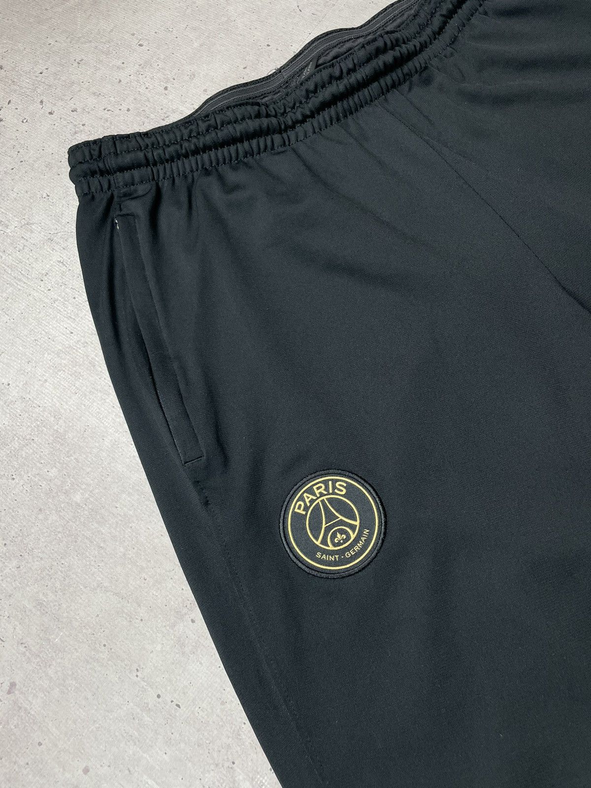 Jordan Brand × Vintage Nike Air Jordan PSG Paris Saint Germain Joggers Pants Size US 32 / EU 48 - 5 Thumbnail