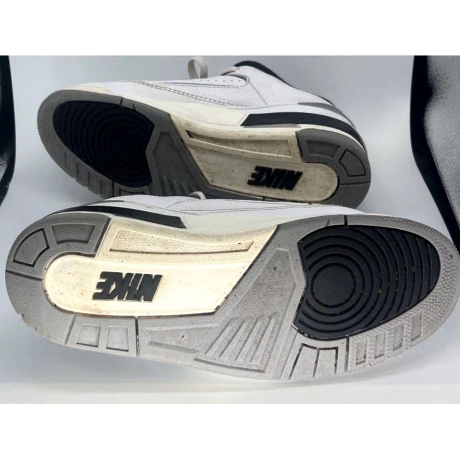 Jordan Brand Nike Air Jordan 2 Low White Black Red FD0383-148 Men’s 9.5 Retro OG Sneaker Size US 10 / EU 43 - 4 Thumbnail