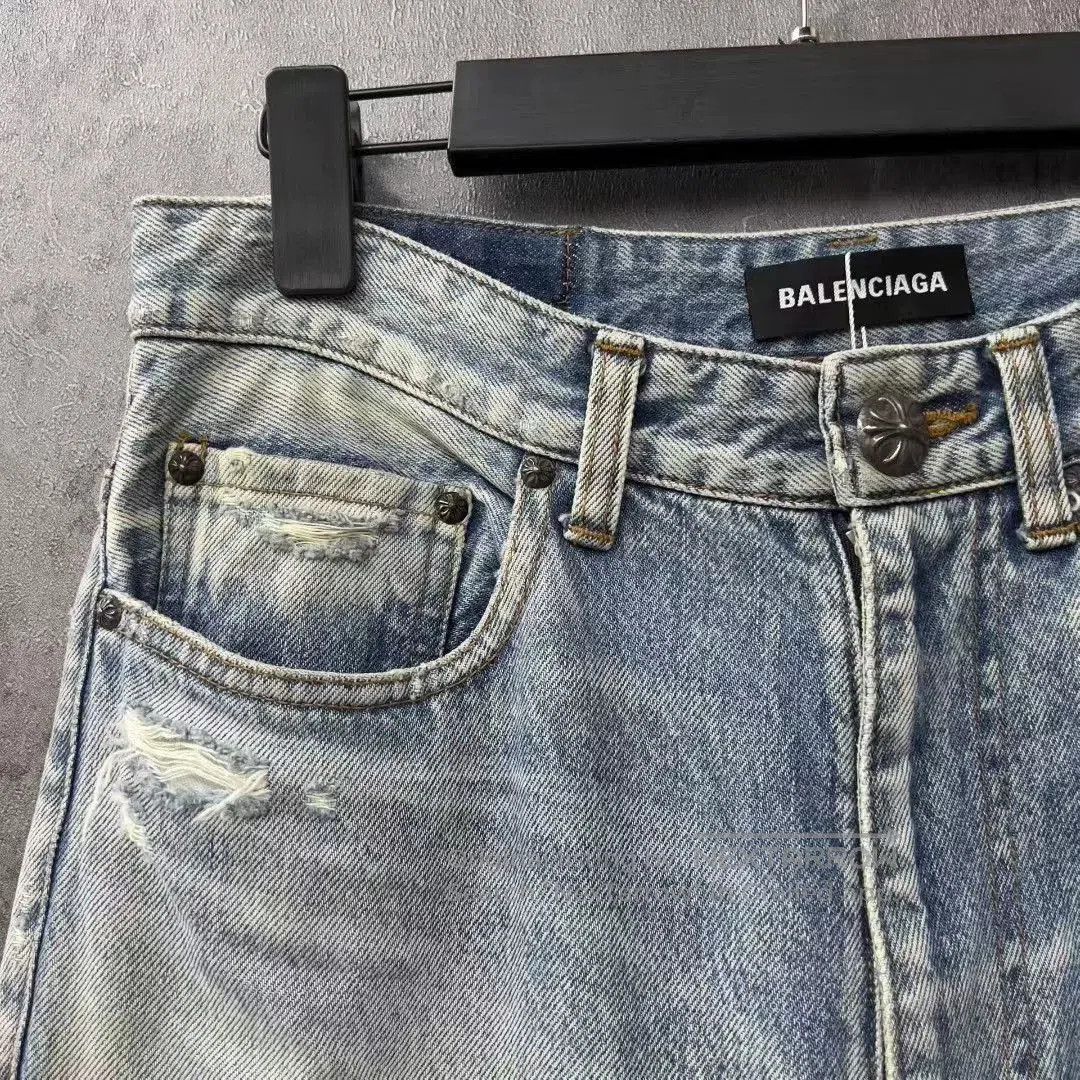 Balenciaga Balenciaga Embroidered Logo Distressed Jeans. Size US 29 - 3 Thumbnail