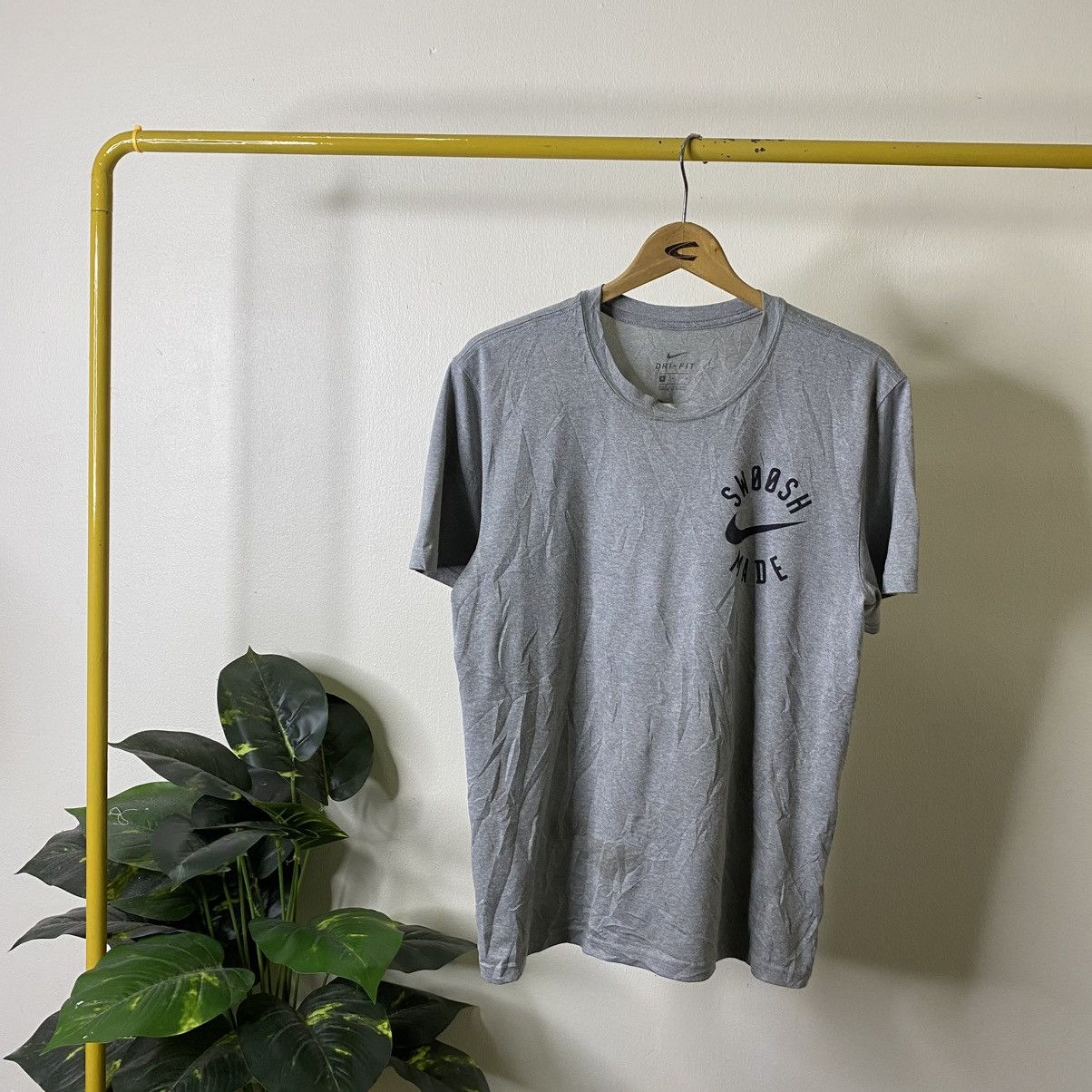 Nike Nike Swoosh Big Back Logo T Shirt Size US M / EU 48-50 / 2 - 13 Thumbnail