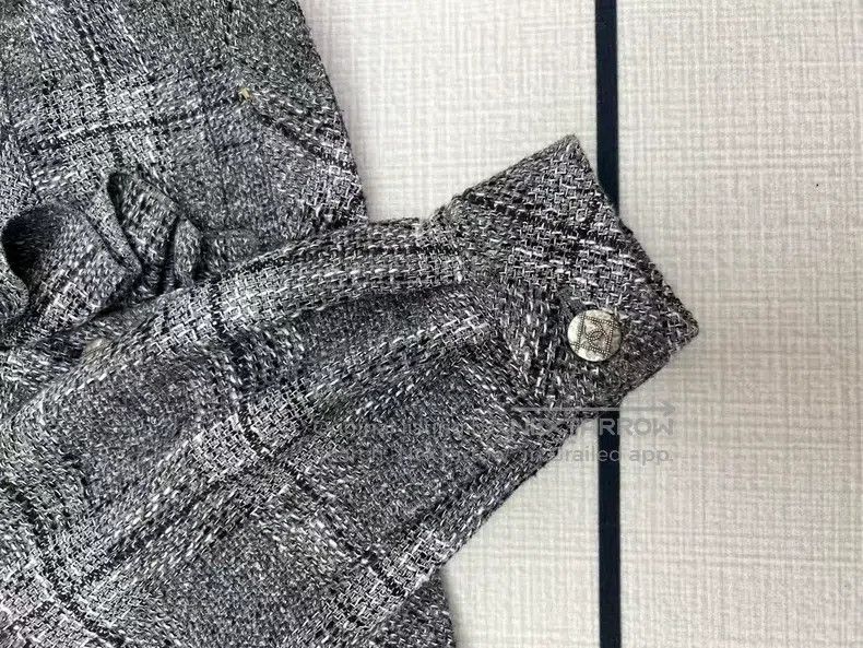 Chanel Chanel Grey tweed ruffle coat Size S / US 4 / IT 40 - 6 Thumbnail
