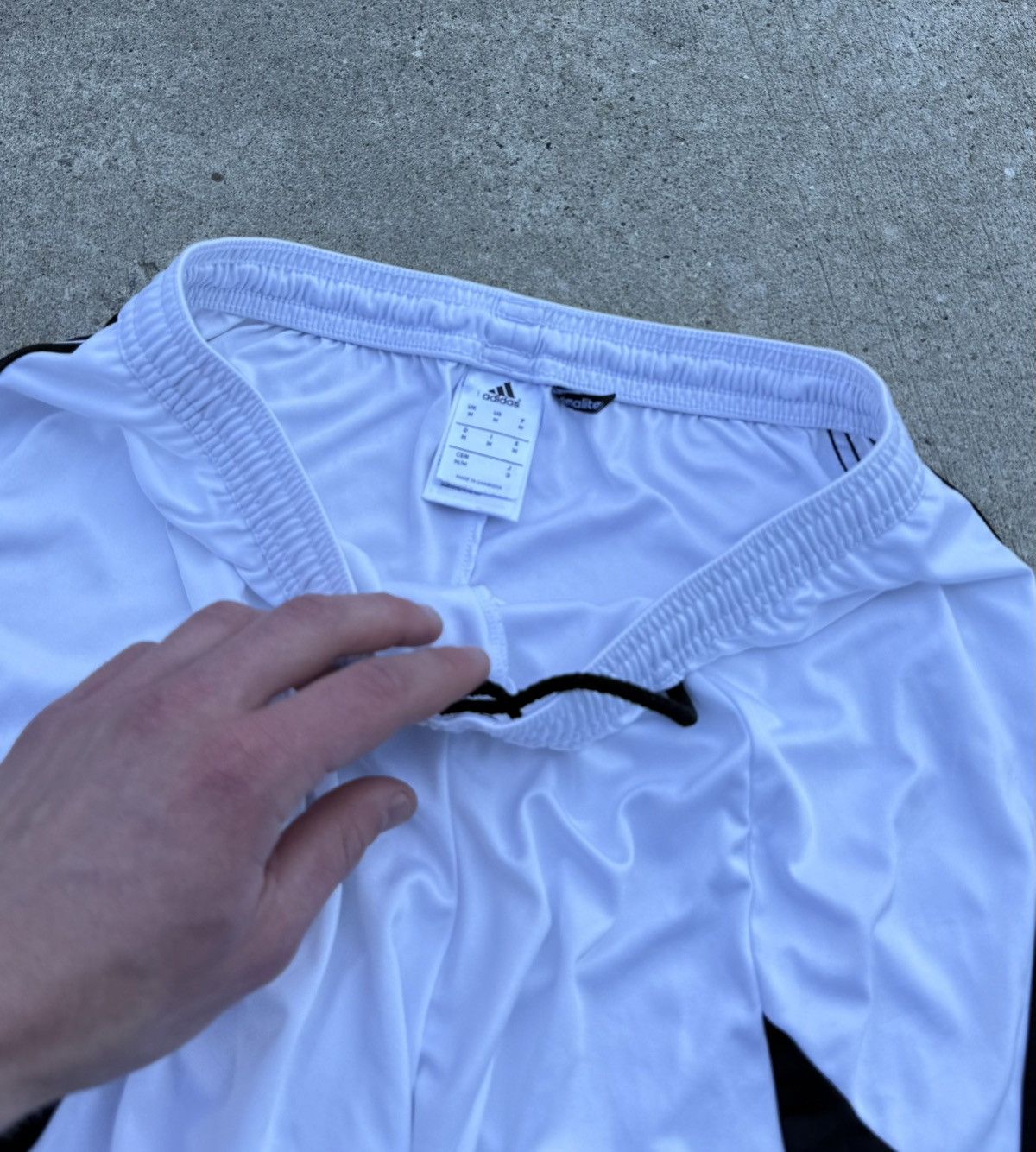 Adidas Vintage Adidas Y2K avantgarde streetwear shorts Size US 30 / EU 46 - 6 Thumbnail