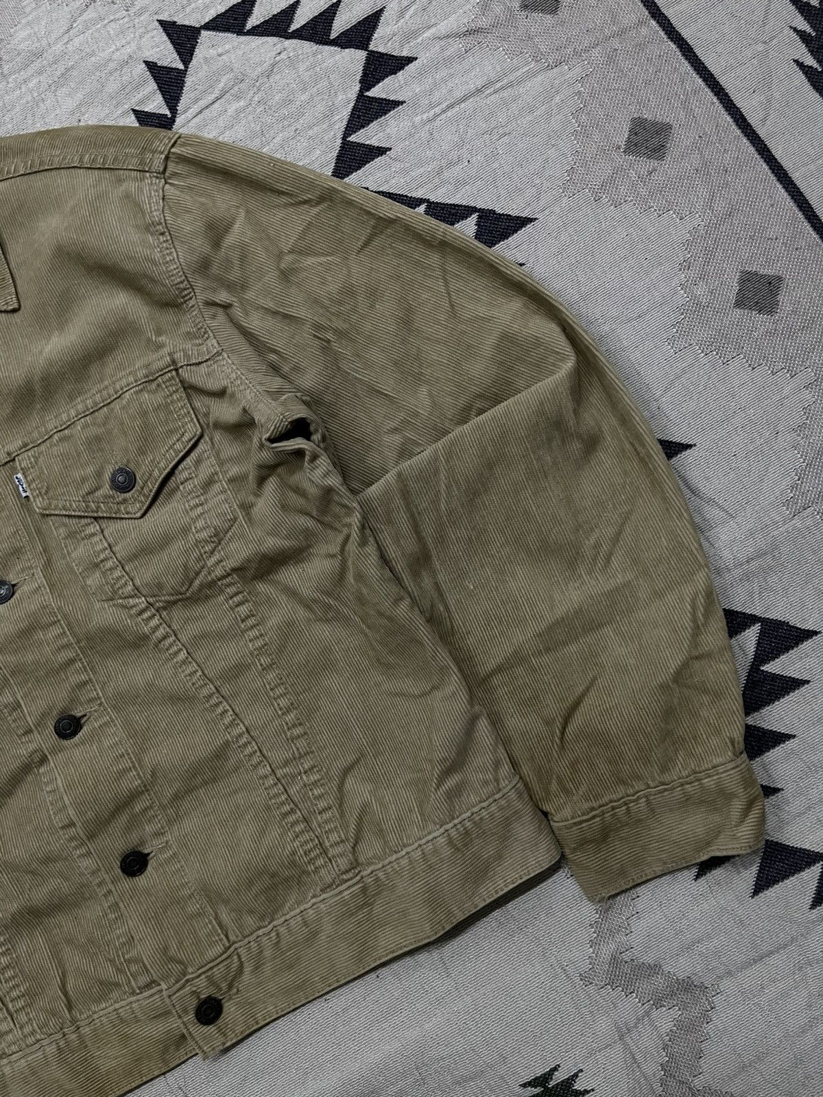 Levi's VINTAGE LEVIS CORDUROY TRUCKER JACKET FADED Size US L / EU 52-54 / 3 - 5 Thumbnail