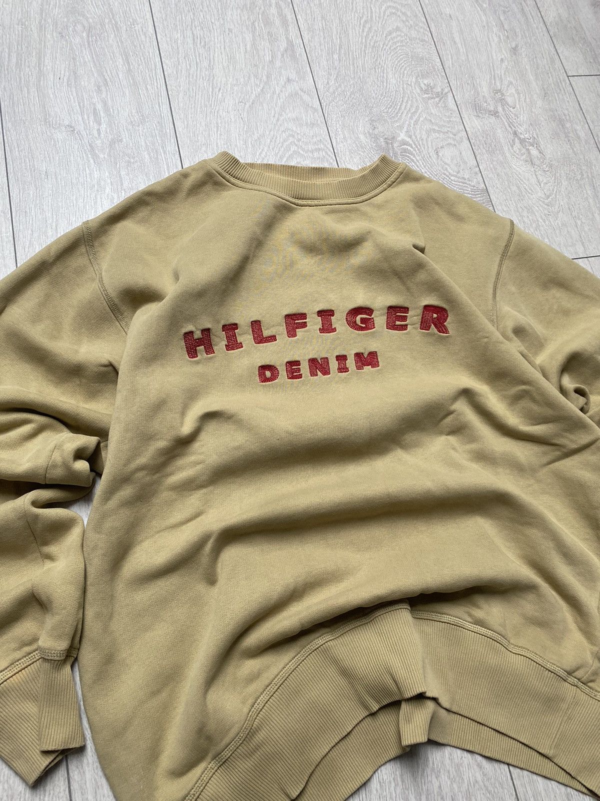 Tommy Hilfiger × Vintage Vintage RARE Tommy Hilfiger 90s crewneck beige Size US XL / EU 56 / 4 - 2 Thumbnail