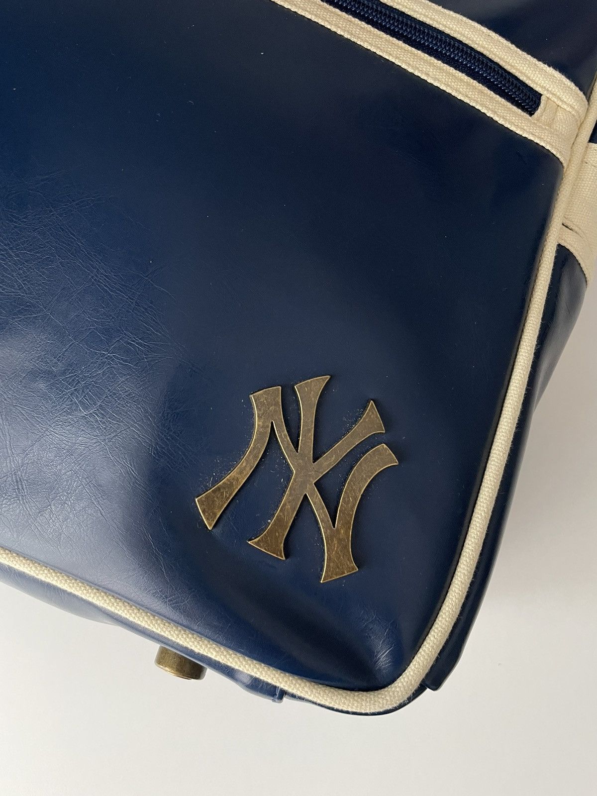 MLB × New York Yankees × Vintage MLB New York Yankees Vintage Leather Bag Y2K Metal Logo Rare Size ONE SIZE - 7 Thumbnail