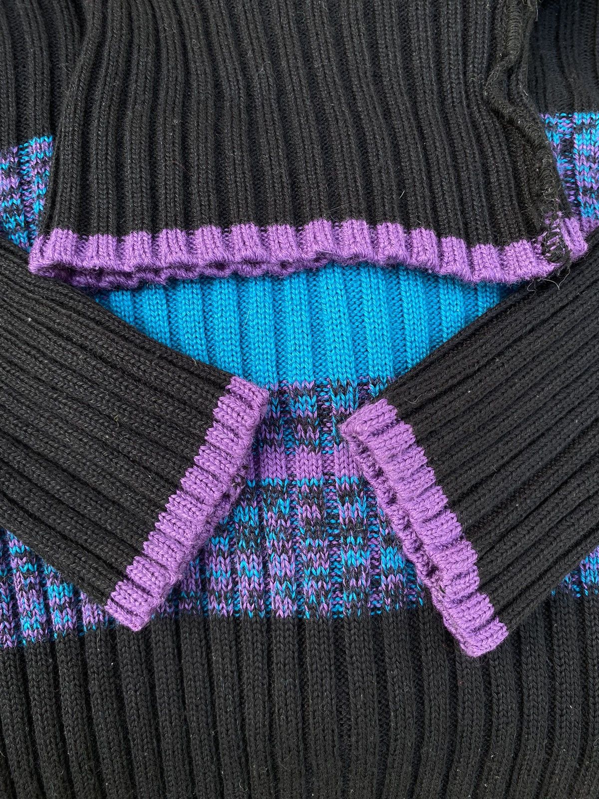 Morgan Homme MORGAN Black Ribbed Turtleneck with Purple-Blue Stripes Size M / US 6-8 / IT 42-44 - 18 Thumbnail