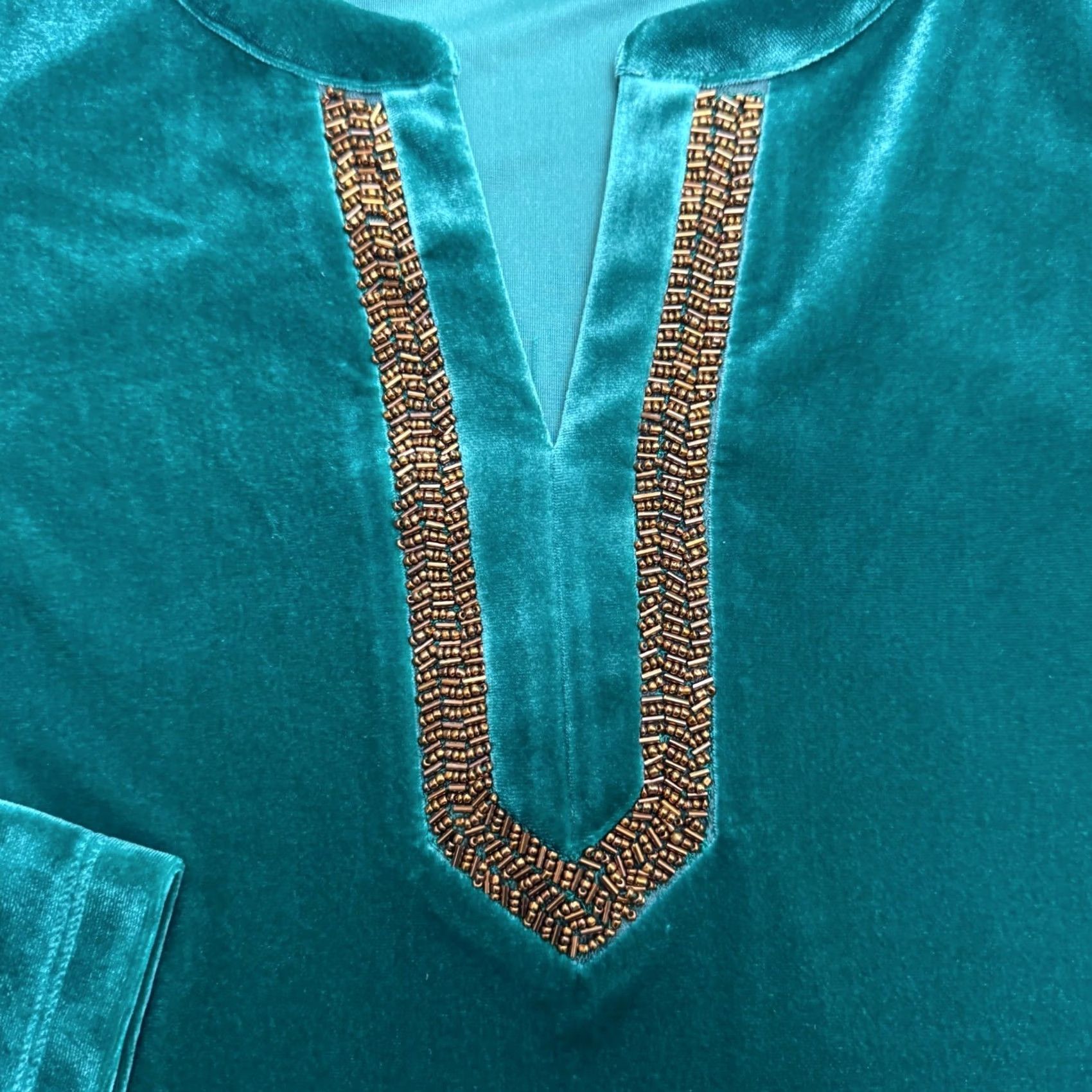 Vintage Susan Graver Blouse Tunic Womens XSP Emerald Green Velvet Beaded V-Neck Long Sleeve Bohemian Pattern Solid Striped? Size XS / US 0-2 / IT 36-38 - 4 Thumbnail