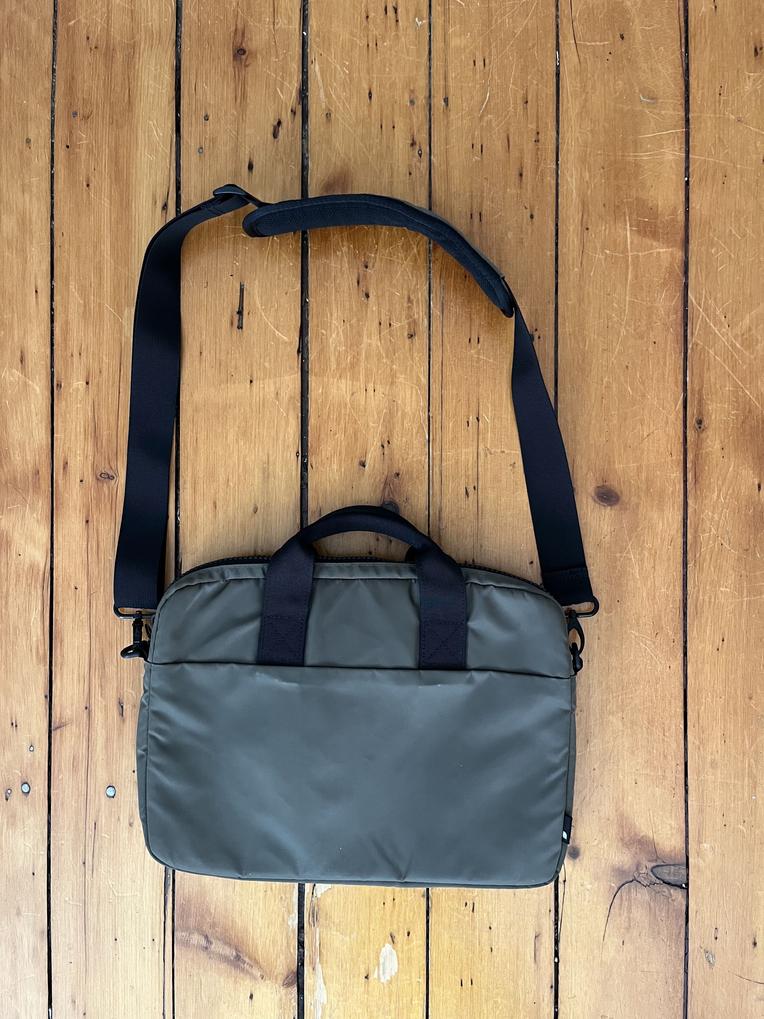 Incase Compass Brief 13-inch Laptop Shoulder Bag Size ONE SIZE - 2 Thumbnail