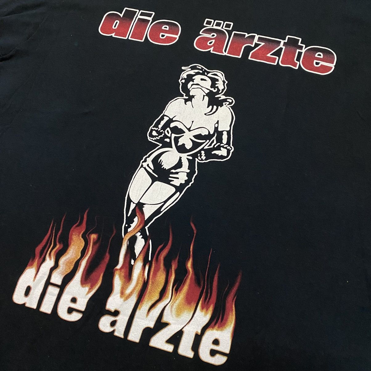 Band Tees VINTAGE Y2K DIE ÄRZTE T-SHIRT Size US XXL / EU 58 / 5 - 4 Thumbnail