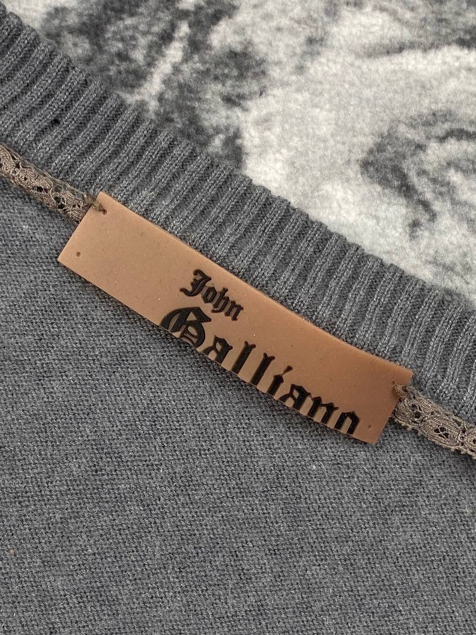 John Galliano John Galliano Cashmere Wool V-Neck Knit Sweater Big Logo Size US M / EU 48-50 / 2 - 4 Thumbnail