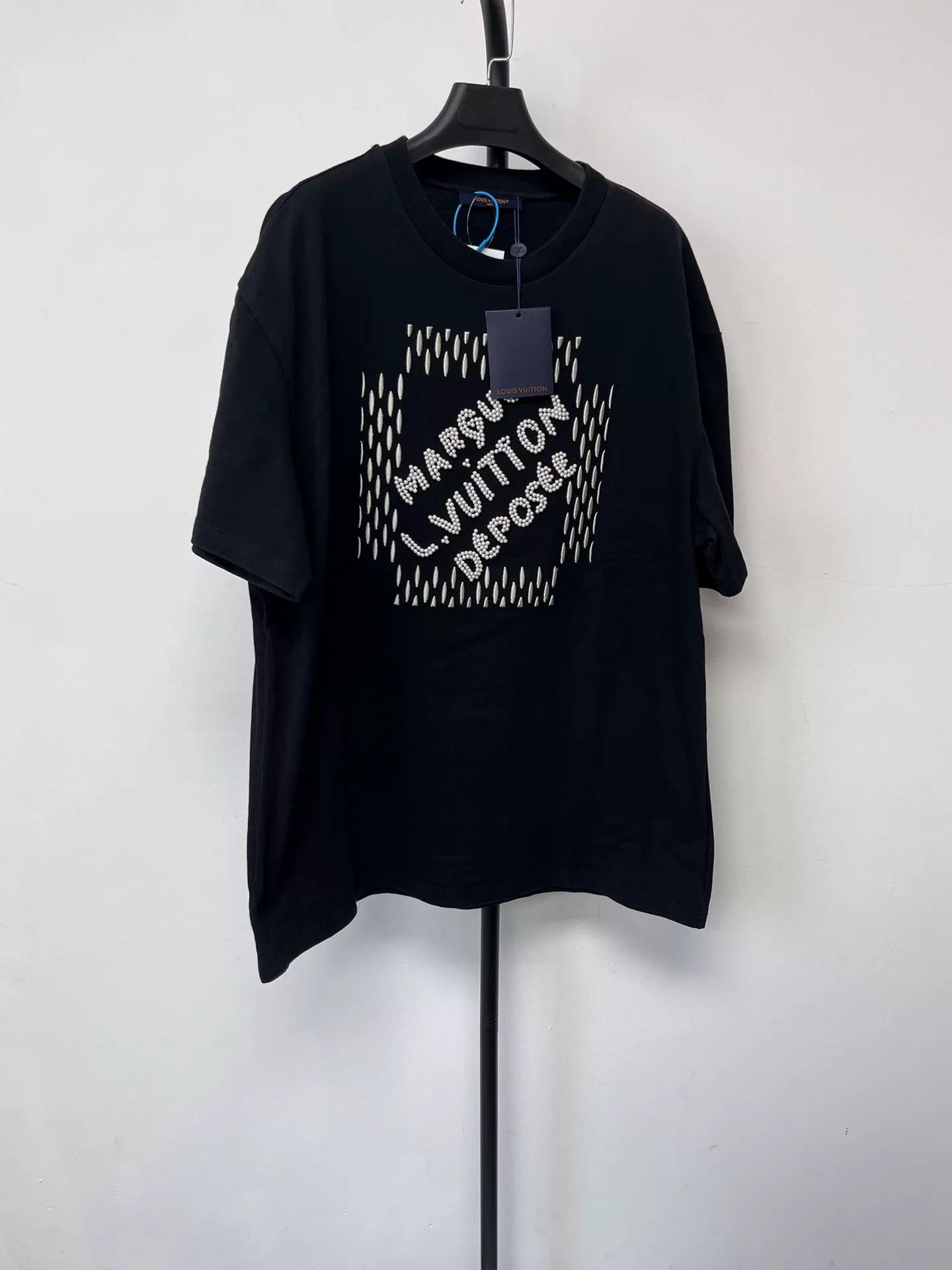 Louis Vuitton louis vuitton embroidered logo black t-shirt Size US XXL / EU 58 / 5 - 1 Thumbnail