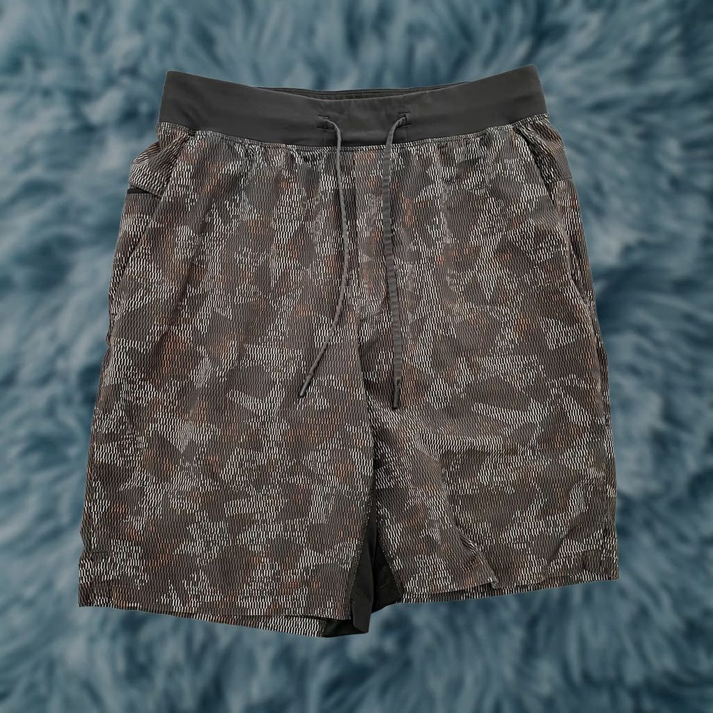 Lululemon Lululemon Shorts Mens M Gray Logo Pockets Unlined Drawstring Stretch Adult Regular 9in Inseam Size US 31 - 1 Thumbnail
