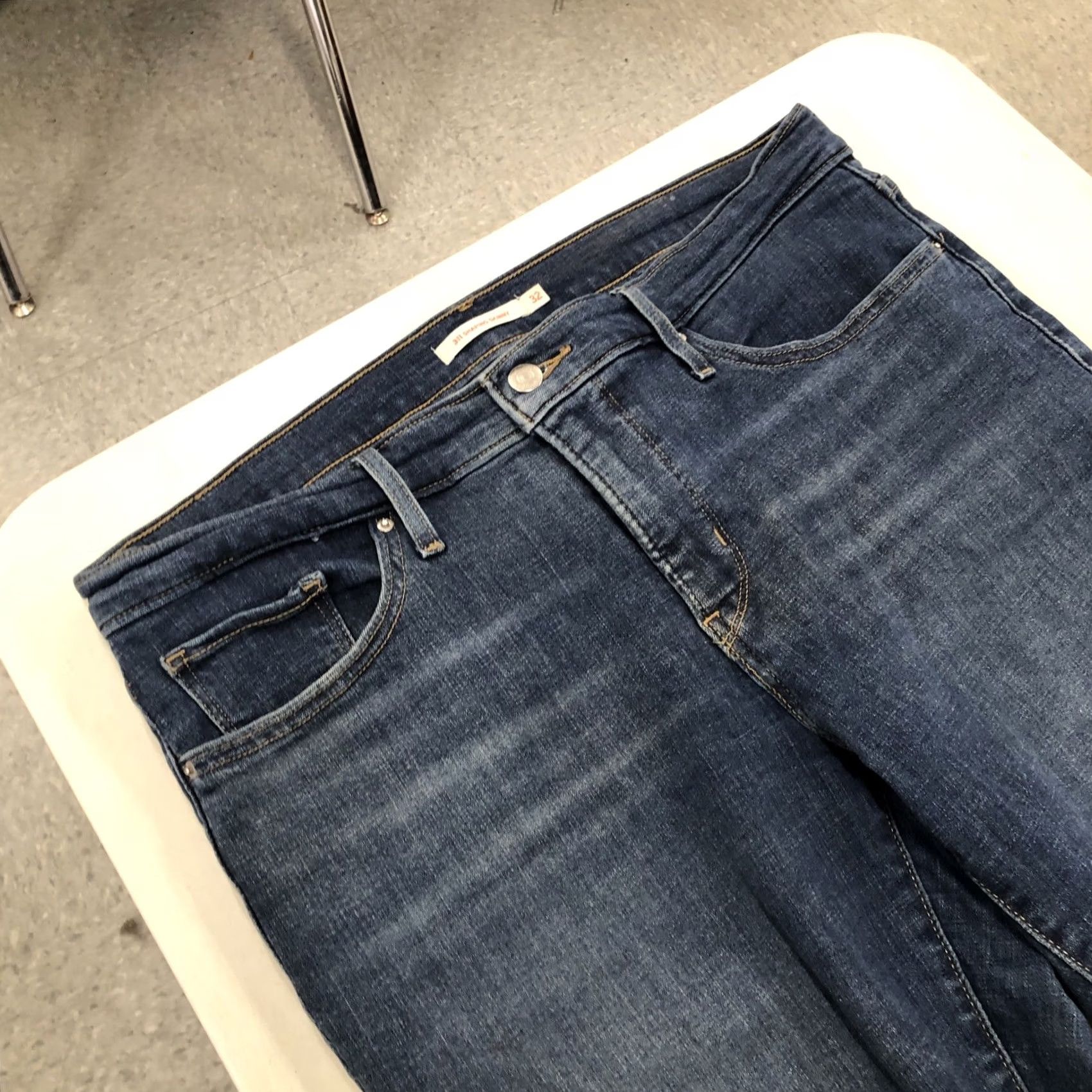 Levi's Levi's Women's 311 Shaping Skinny Jeans 34x31 Blue Denim Jeans Mid Rise 5-Pocket Logo Zipper Button 311 Shaping Skinny Regular Fit Ladies Girls, 90s? Size 24" / US 00 / IT 34 - 2 Thumbnail