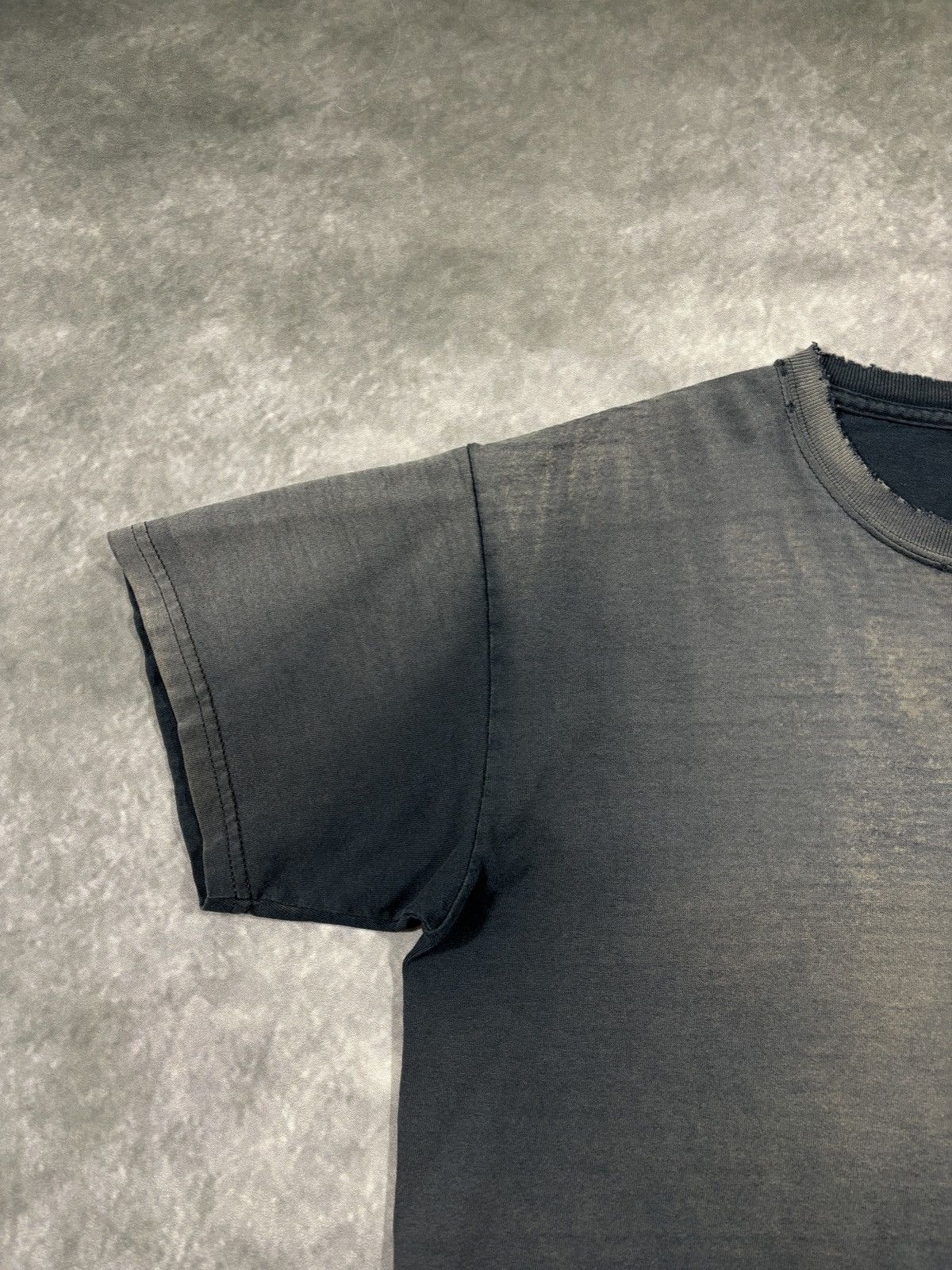 Vintage Thrashed Vintage Blank Tee Faded Distressed Bleach Sun 1990s Size US M / EU 48-50 / 2 - 7 Thumbnail