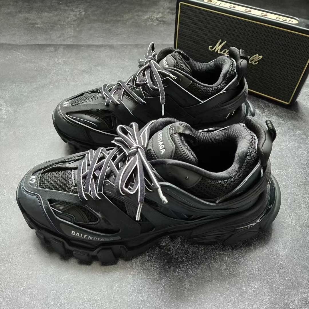 Balenciaga Balenciaga Gold Lowtop Sneakers 42 Men Size US 9 / EU 42 - 1 Thumbnail