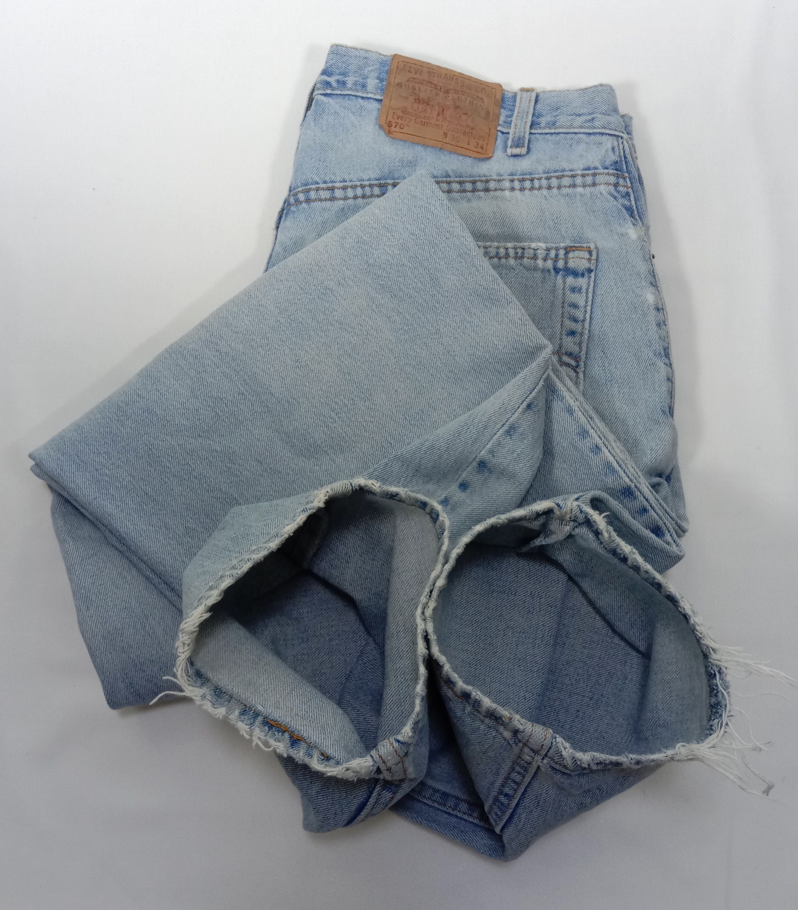 Vintage Levi's 570 Baggy Fit Jeans Light Wash Denim