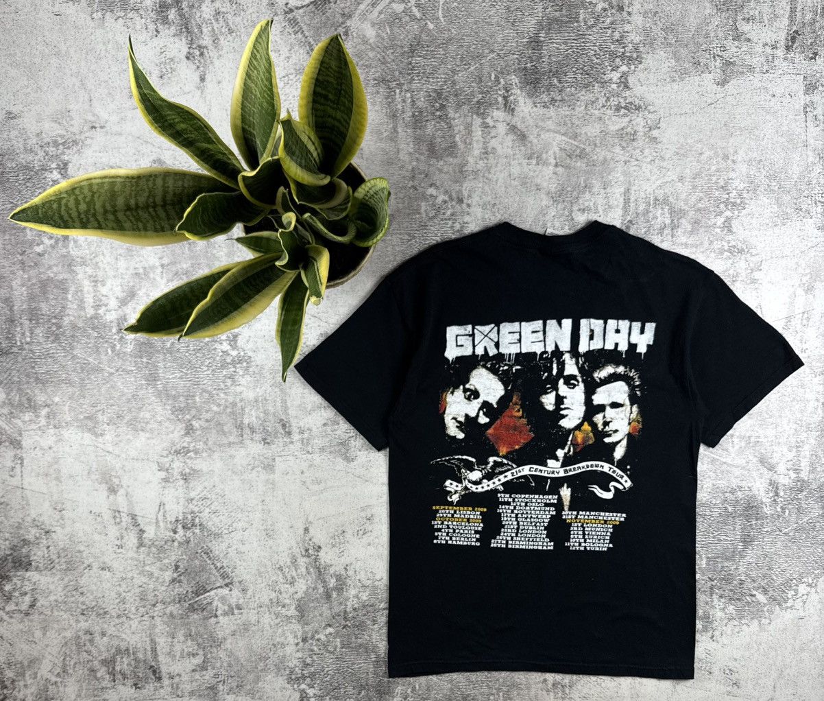 Band Tees Green Day 2009 Men’s Metal Rock Tour Rap Faded Merch Devil Band T Shirt Jersey Size US M / EU 48-50 / 2 - 2 Thumbnail