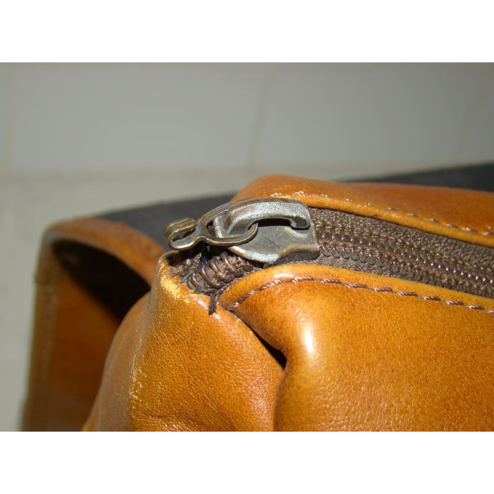 Vintage VINTAGE HiDESIGN Brown Leather Messenger Crossbody Bag Adjustable Shoulder Strap Unisex Adult 15"x12"x5" Brown Size ONE SIZE - 6 Thumbnail