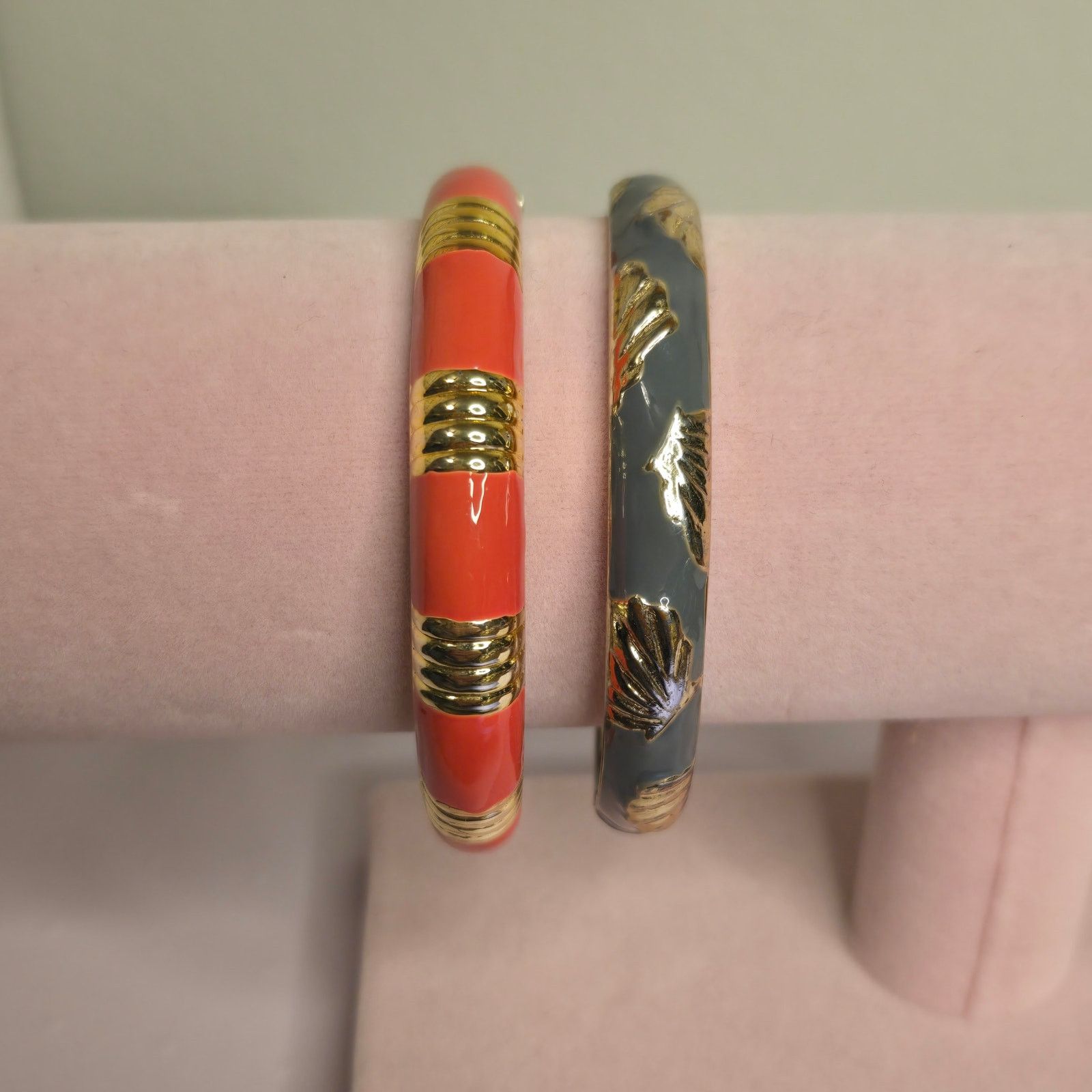GOLDSIGN Coral & Grey Sequin Enamel Hinged Bangle Bracelets Set Size ONE SIZE - 11 Thumbnail