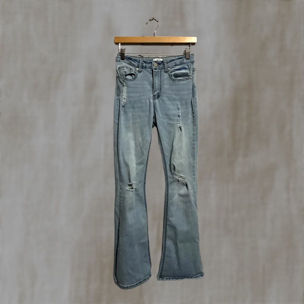 Forever 21 FOREVER 21 Light Wash Flare Jeans Women 27 Regular 27x30 Denim Button Pocket Blue Casual Distressed Vintage: No Size 27" / US 4 / IT 40 - 1 Thumbnail