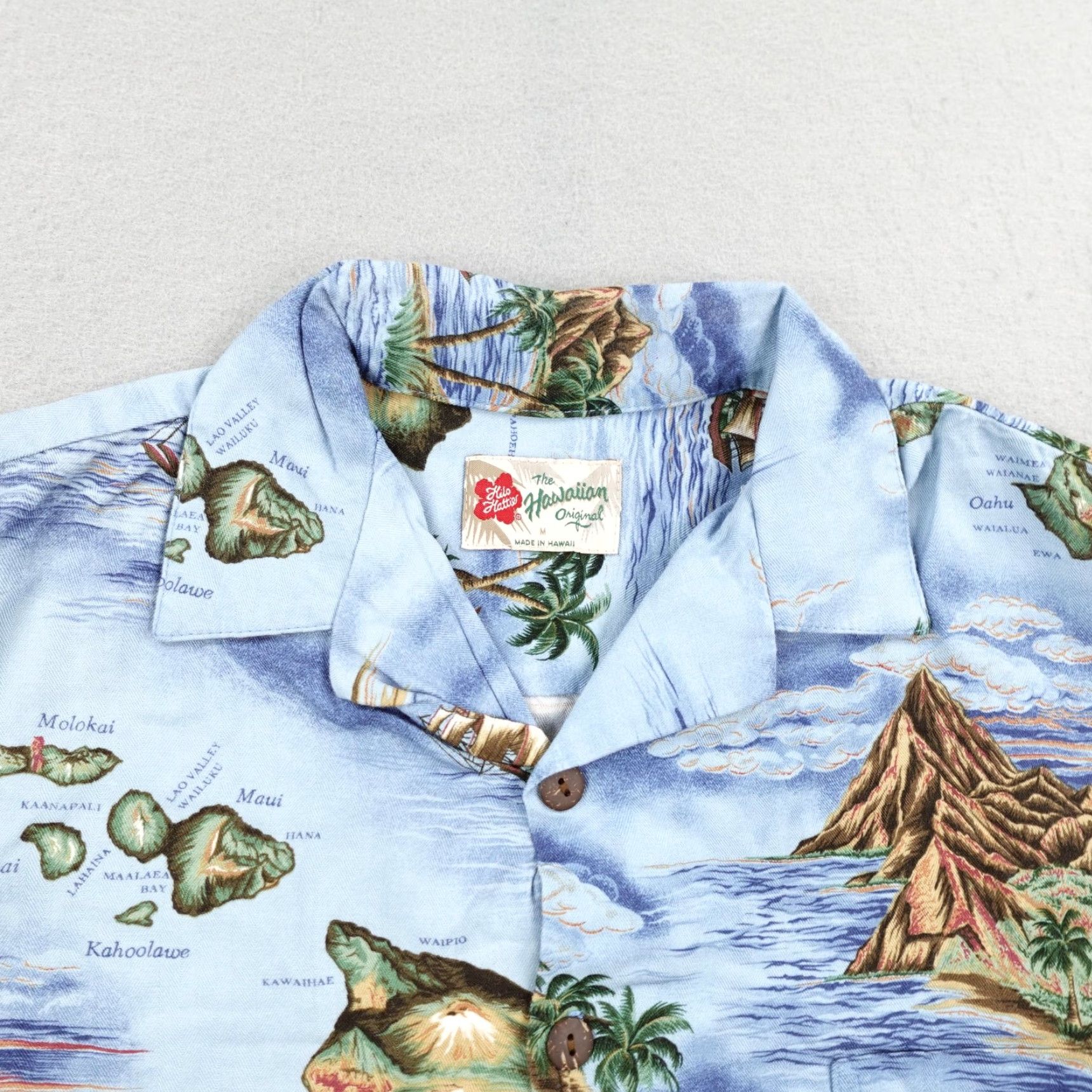 Hilo Hattie VINTAGE Hilo Hattie Hawaiian Aloha Camp Shirt Mens Medium Blue Rayon Button-Up Tropical Graphic Print Size US M / EU 48-50 / 2 - 2 Thumbnail