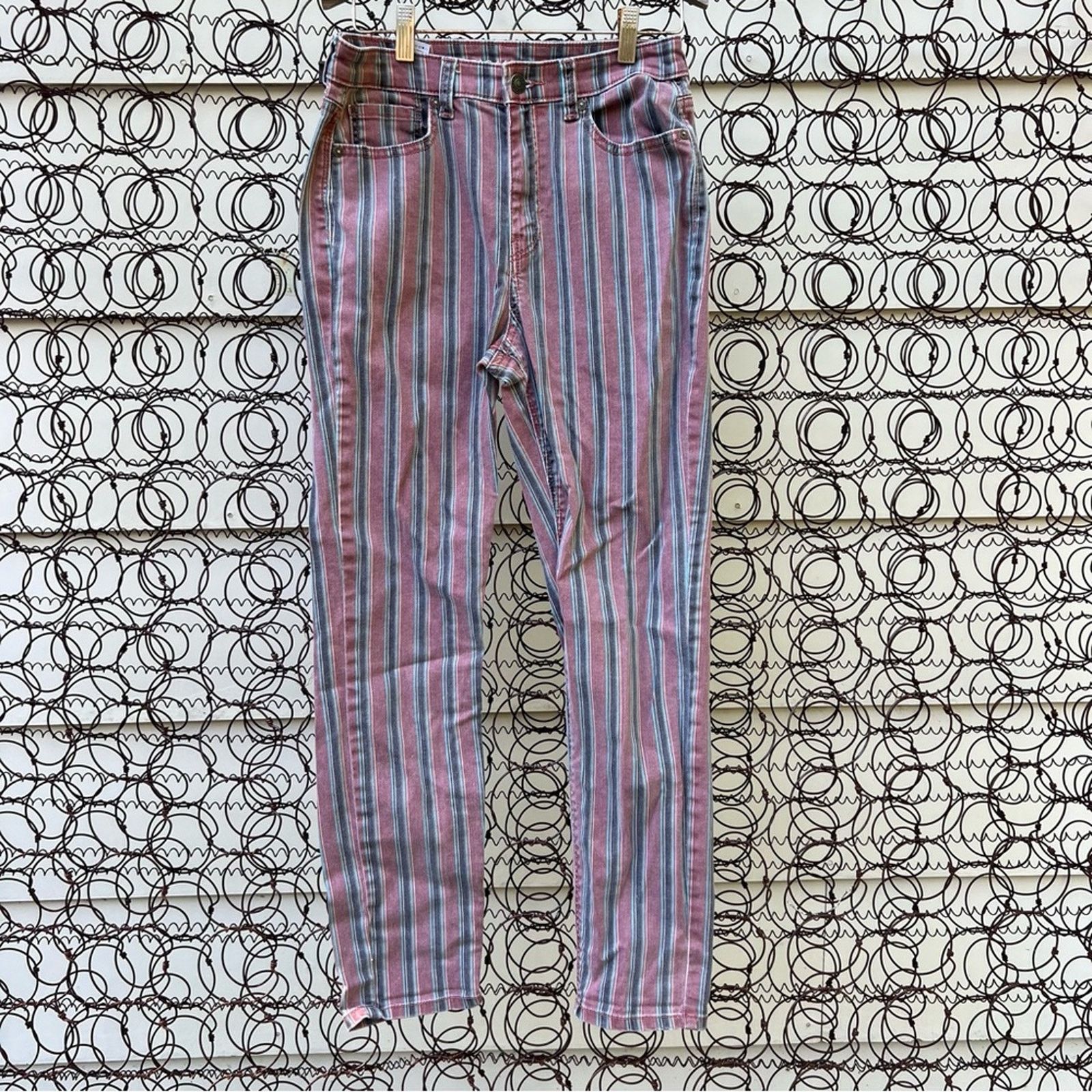 American Eagle Outfitters American Eagle Mom Jean Stretch Red Blue Railroad Stripe Size 25" / US 0 / IT 36 - 2 Thumbnail