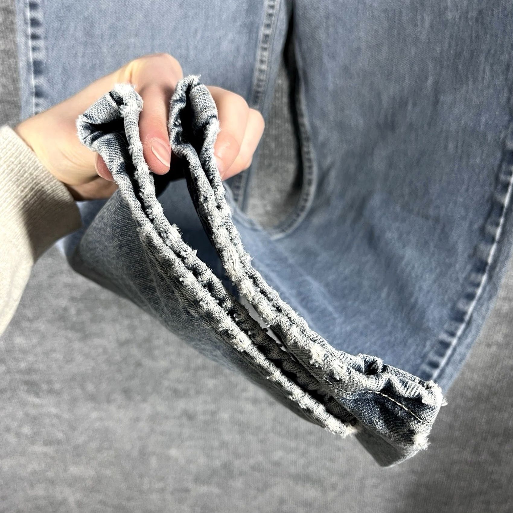 Levi's VINTAGE Levi's 560 Jeans Womens Size 9 28x31 Blue 90s Loose Fit Straight Levi's 500 Series Mens Womens Girls Size 30" / US 8 / IT 44 - 4 Thumbnail