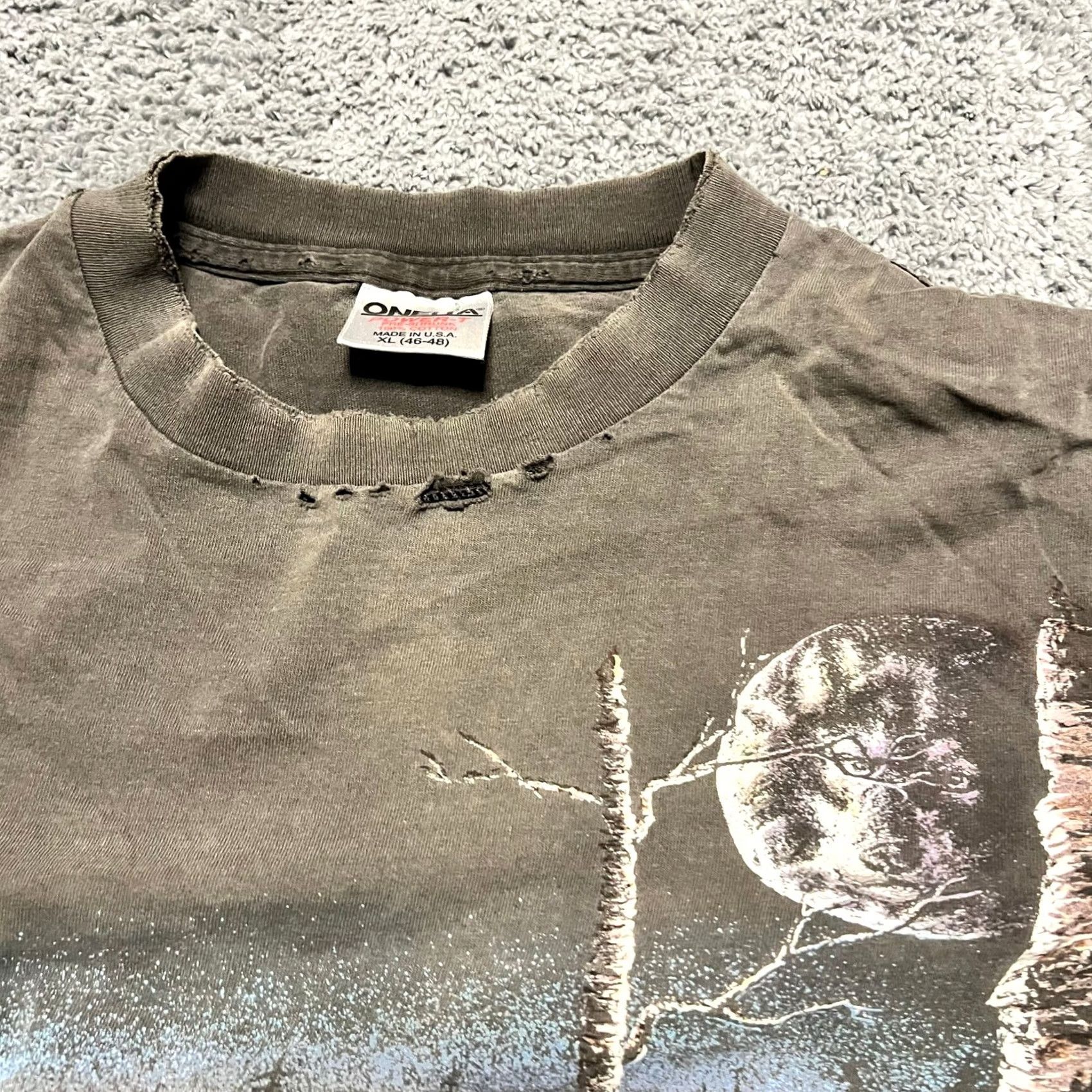 Vintage VINTAGE Oneita Shirt Mens XL Wolf Print Single Stitch Tee Gray Distressed Size US XL / EU 56 / 4 - 2 Thumbnail