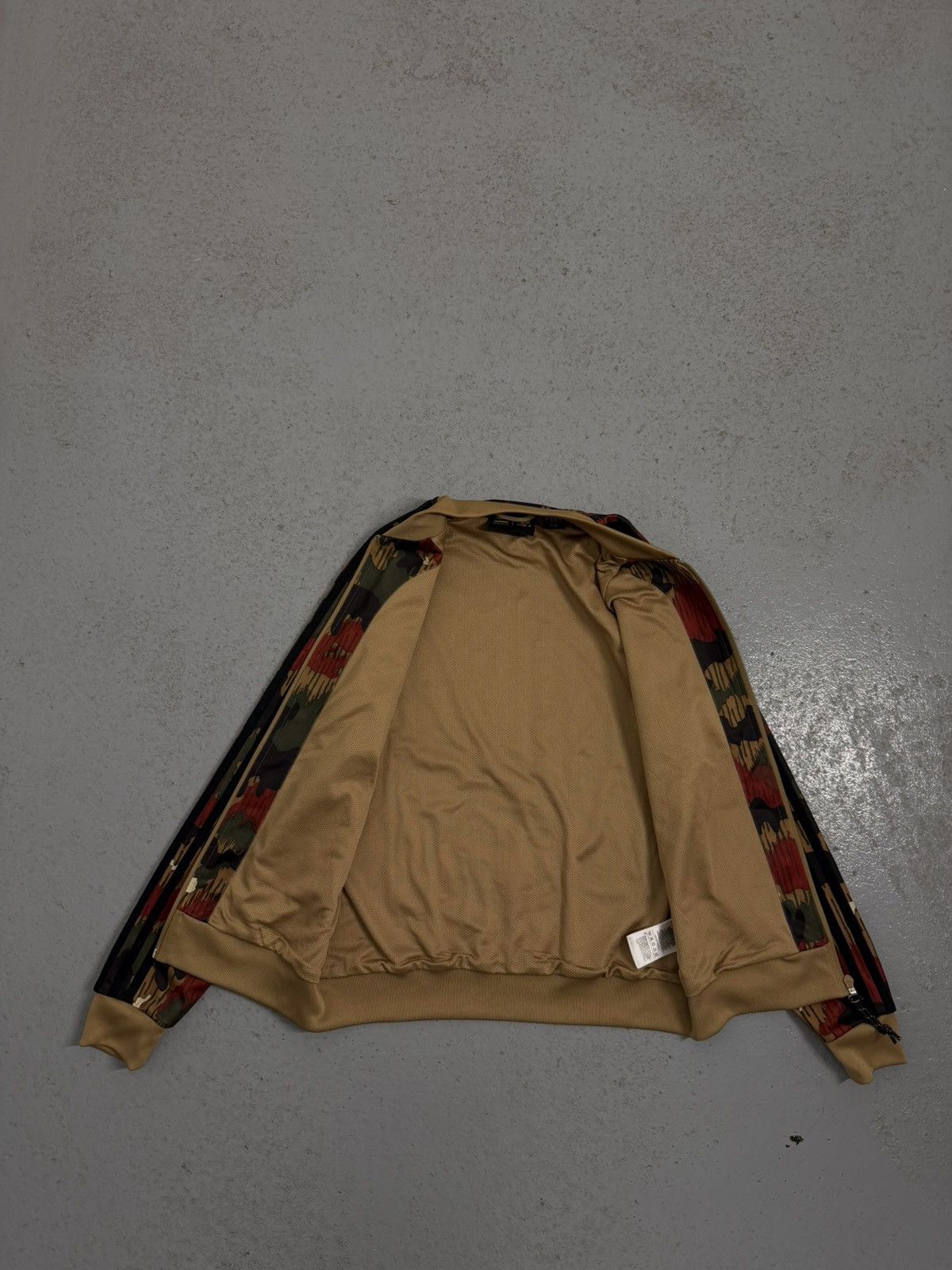 Adidas × Pharrell Adidas Farrell Williams Huhiking Camo 3Stripes Zip Tracksuit Size US S / EU 44-46 / 1 - 10 Thumbnail