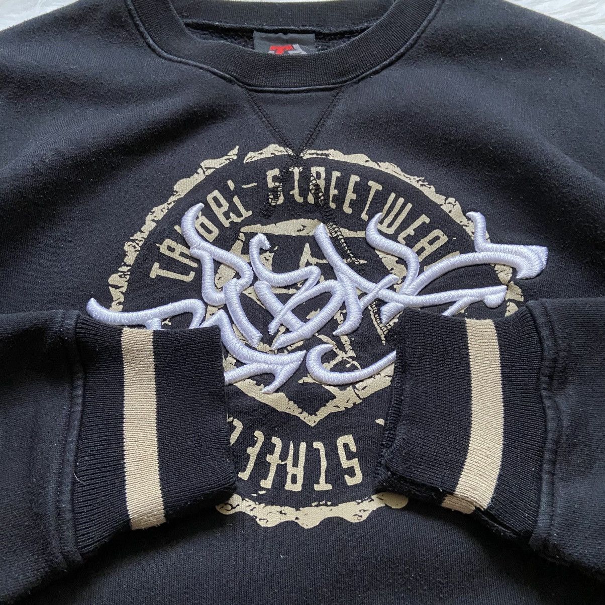 Tribal Streetwear 📌 Vintage 00s Y2K Tribal USA Gear Graffiti Sweatshirt Size US S / EU 44-46 / 1 - 8 Thumbnail