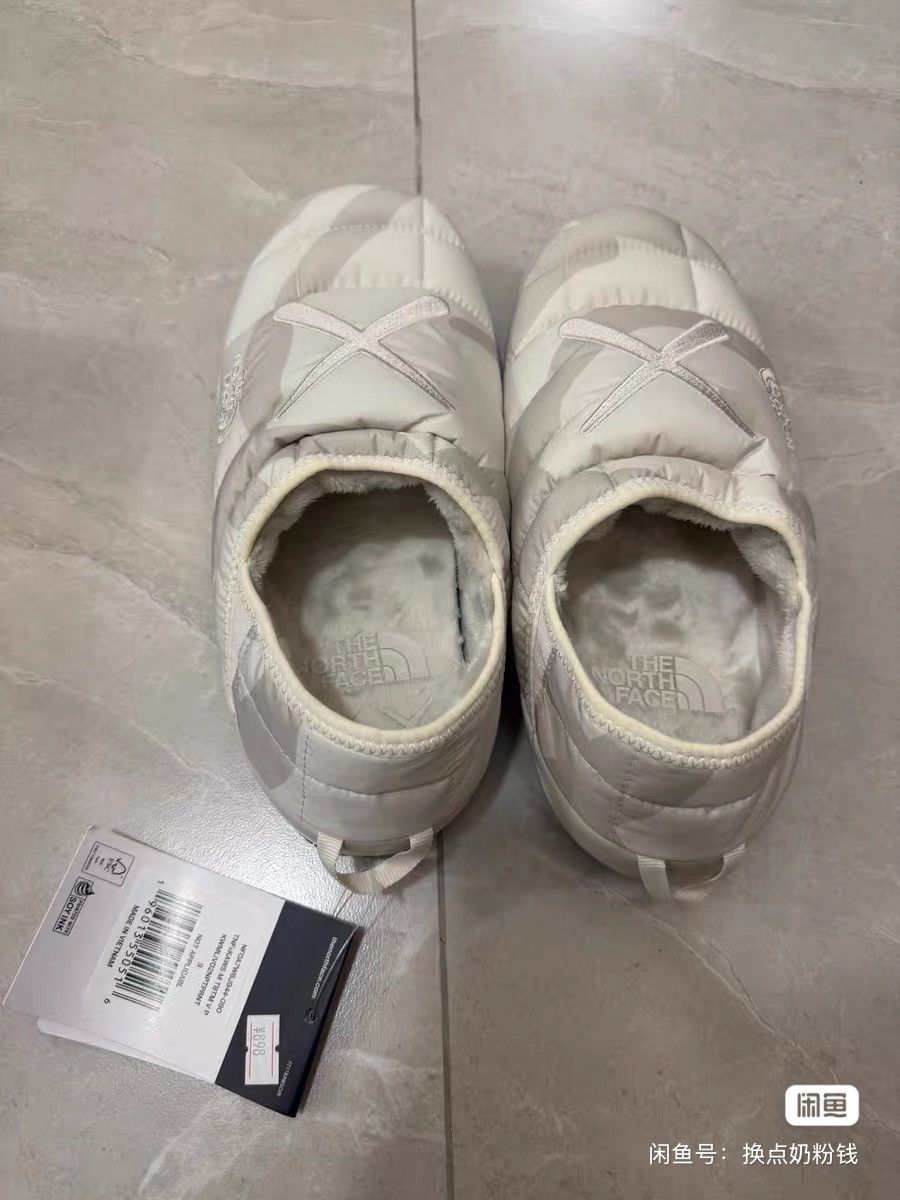 Kaws × The North Face KAWS x THE NORTH FACE Thermoball Traction shoes sneaker s Size US 9 / EU 42 - 3 Thumbnail