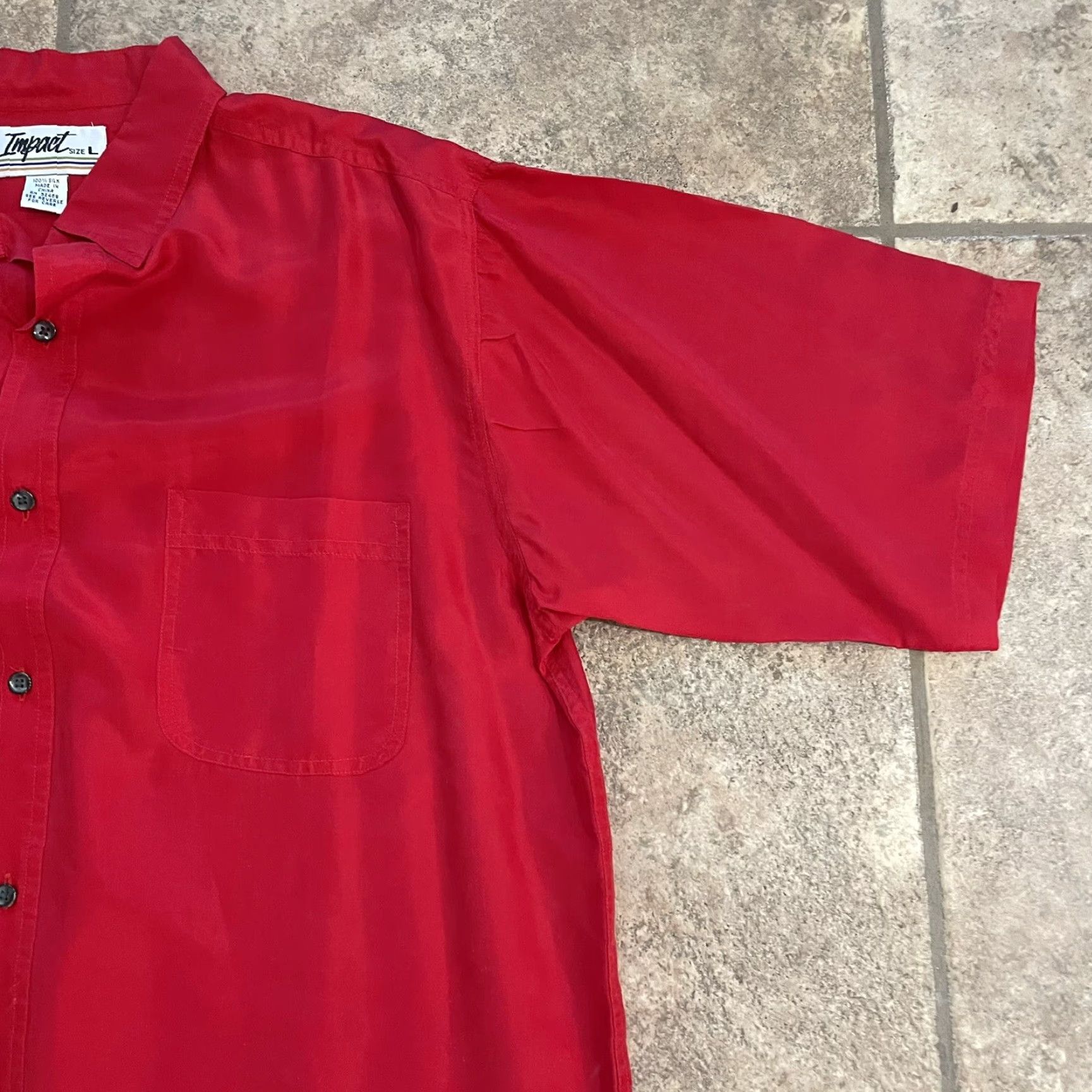 Vintage Impact Button-Up Shirt Men L Short Sleeve Silk Red 100% Men's Size L Mens Red Silk Button-Down Shirt Size US L / EU 52-54 / 3 - 2 Thumbnail