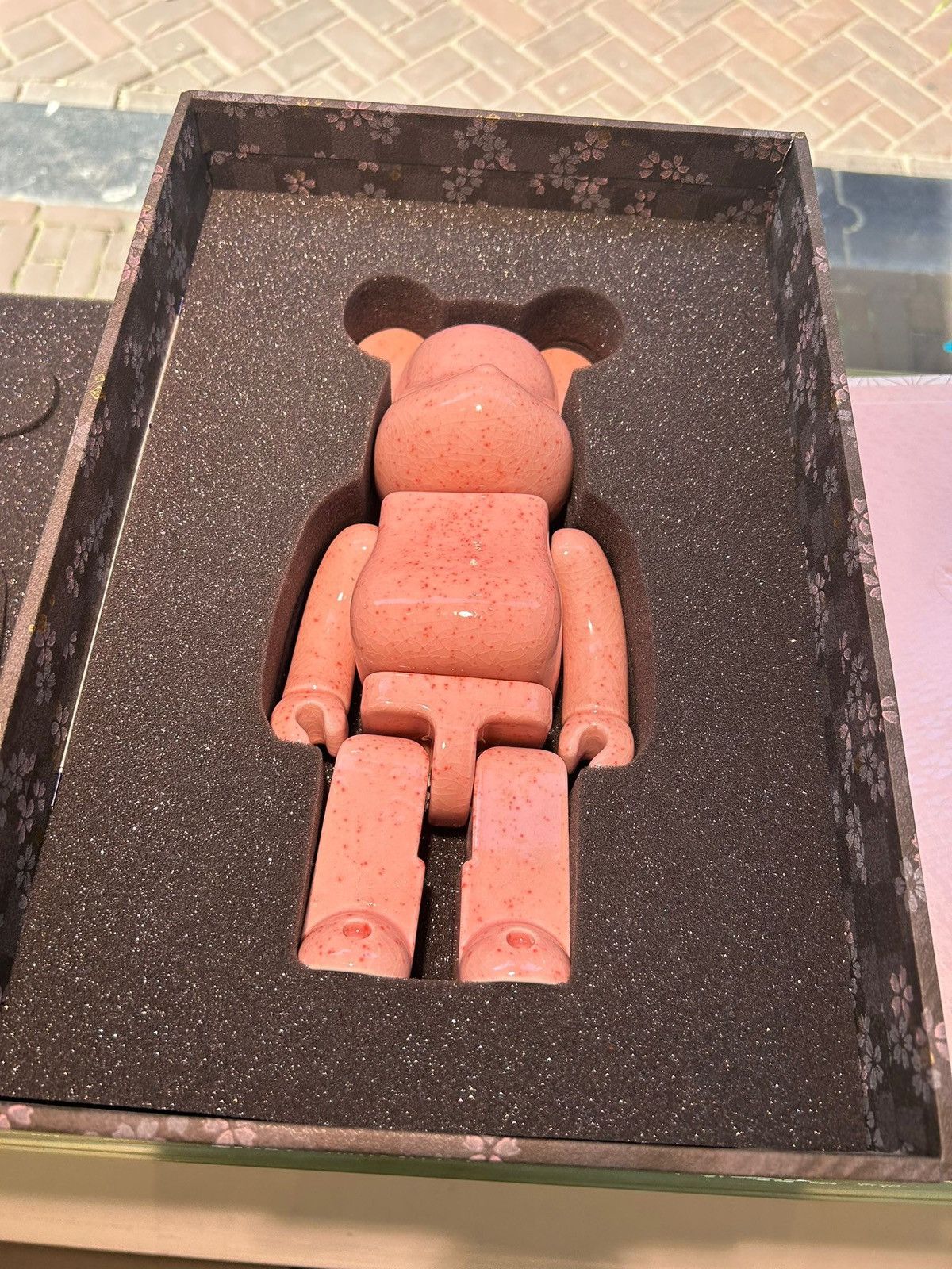 Medicom Toy Bearbrick x Kutani 400% cherry blossom Size ONE SIZE - 1 Thumbnail