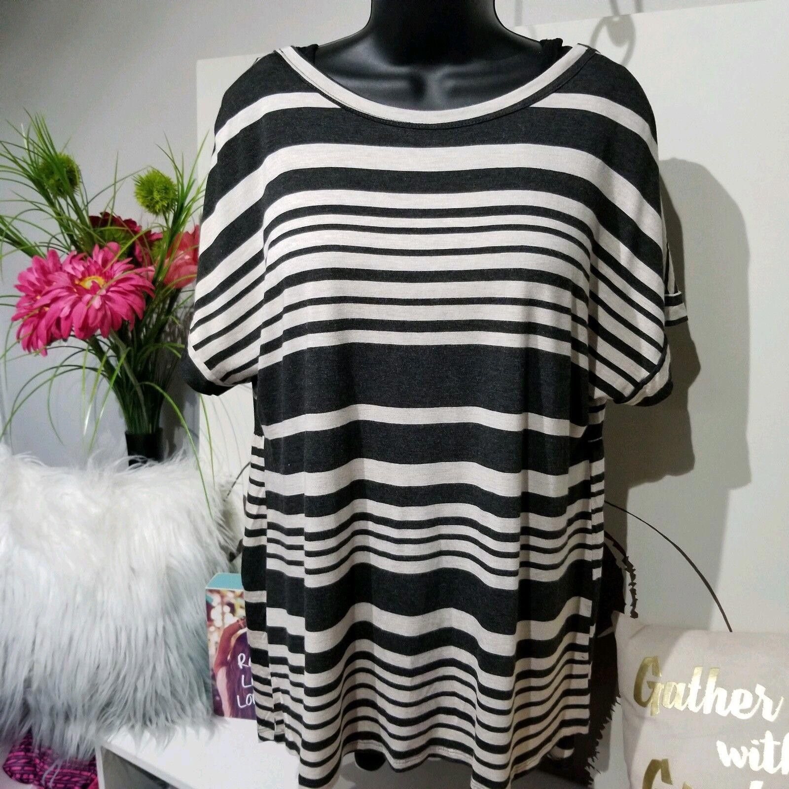 Designer 143 Story By Line Up Top Large Striped Criss Cross Gray Size L / US 10 / IT 46 - 1 Thumbnail