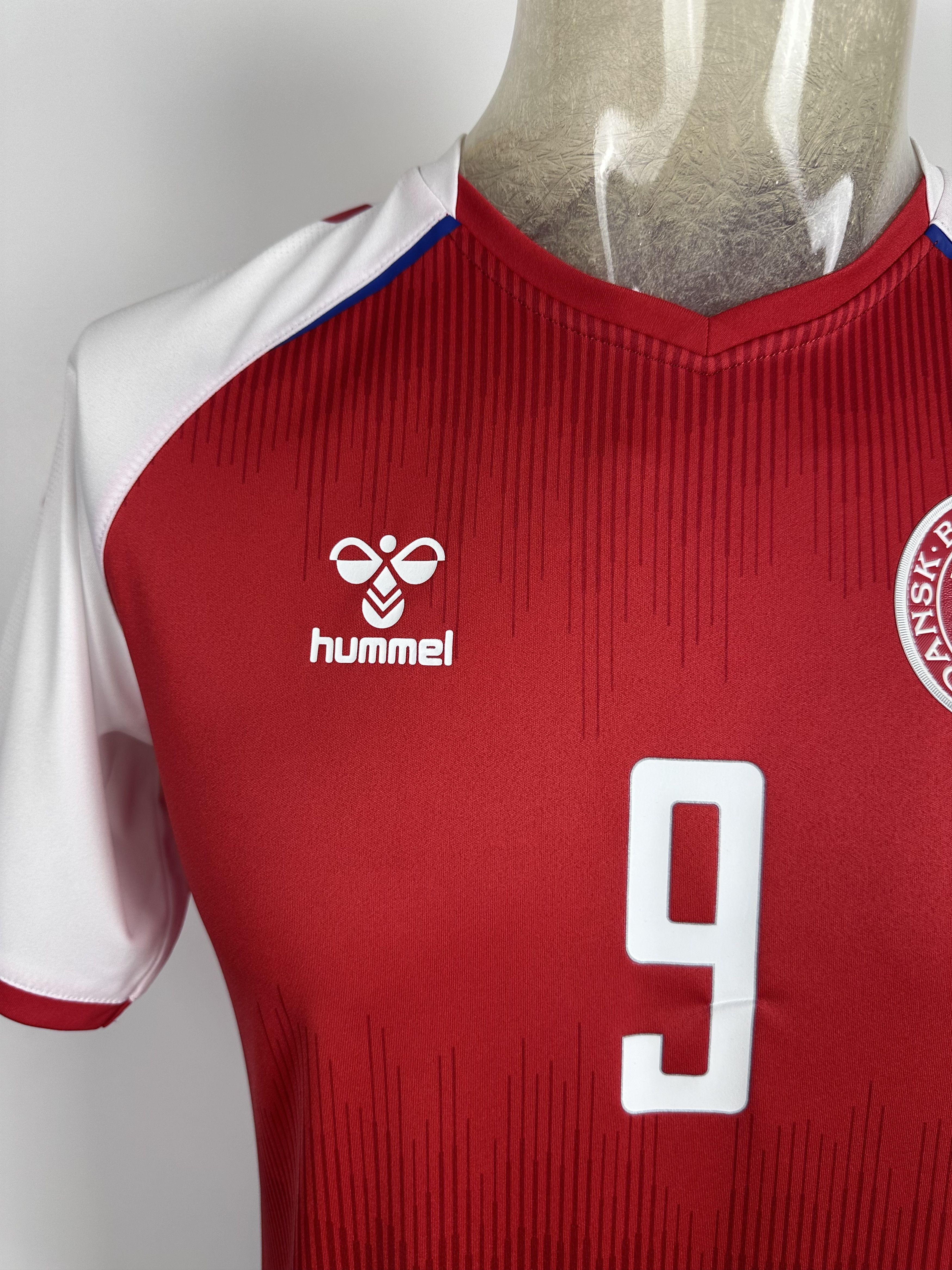Hummel DENMARK 2021 22 FOOTBALL SHIRT JERSEY #9 BRAITHWAITE HUMMEL Size US M / EU 48-50 / 2 - 6 Thumbnail