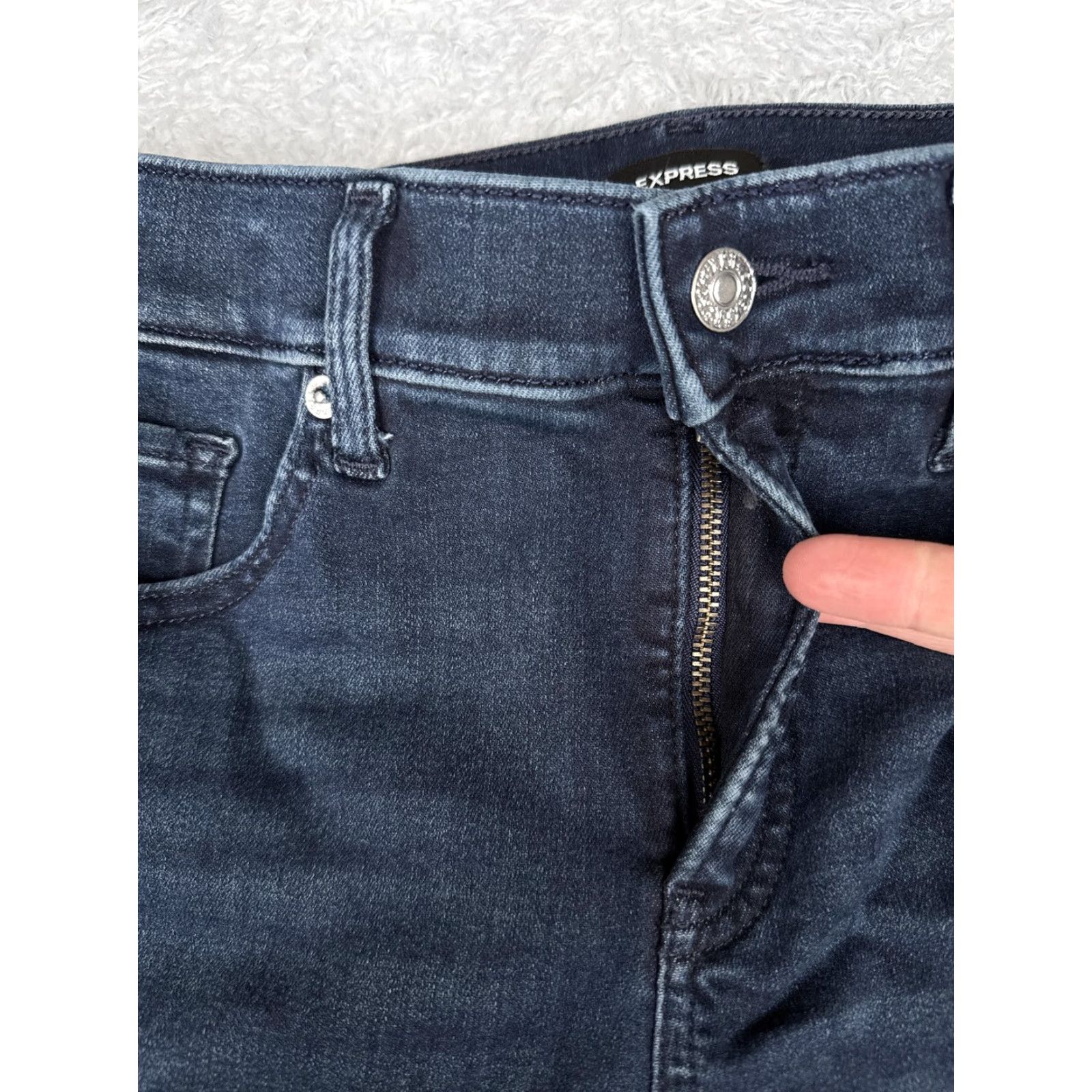 Express Express Jeans Womens Bootcut Denim 8S Mid Rise Dark Blue 28x29 City 5-Pocket Mens? No, Womens. Size 30" / US 8 / IT 44 - 5 Thumbnail