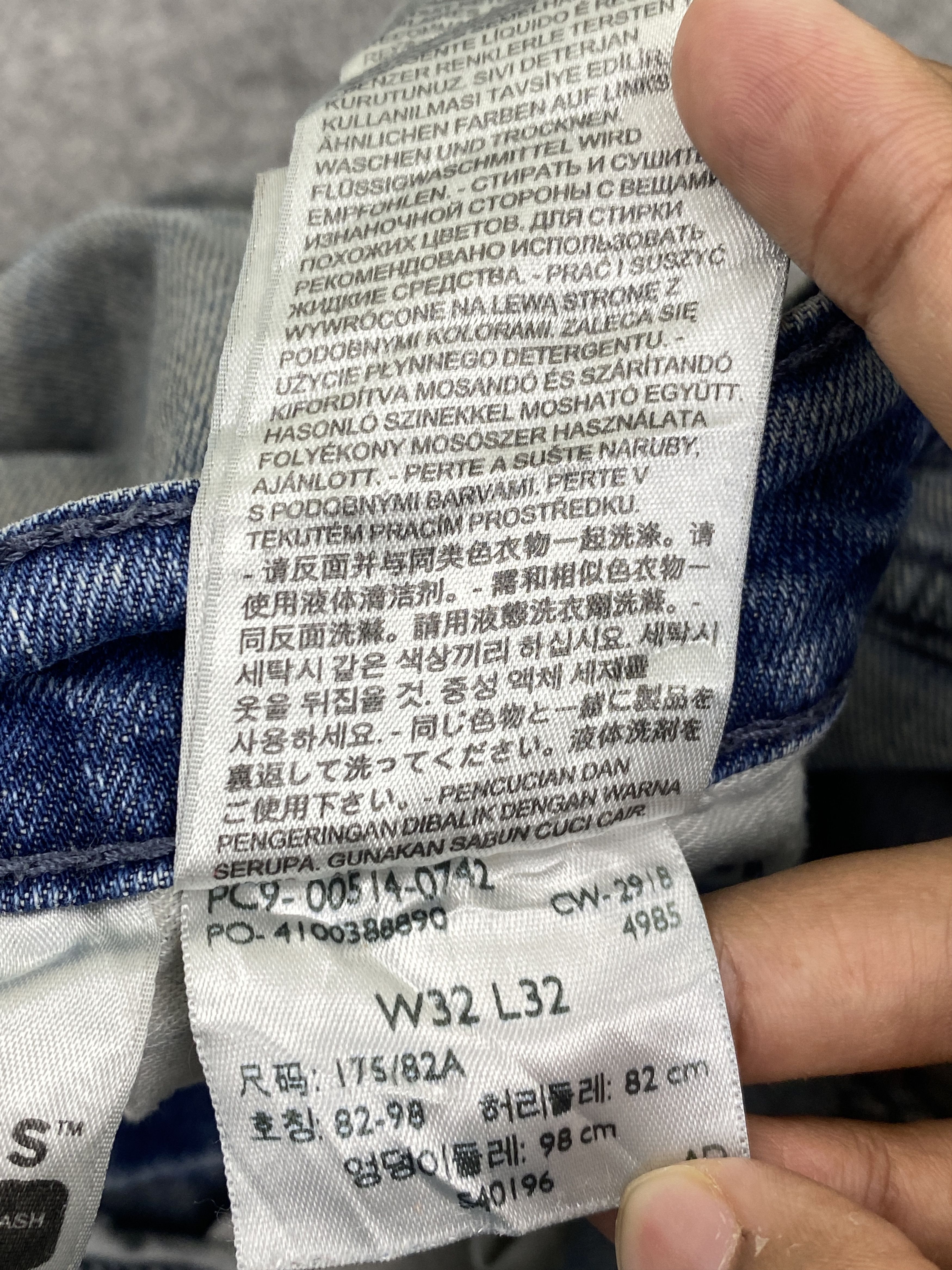 Levi's Distressed Vintage Levi's 514 Faded Blue Jeans DP2820 Size US 31 - 15 Thumbnail