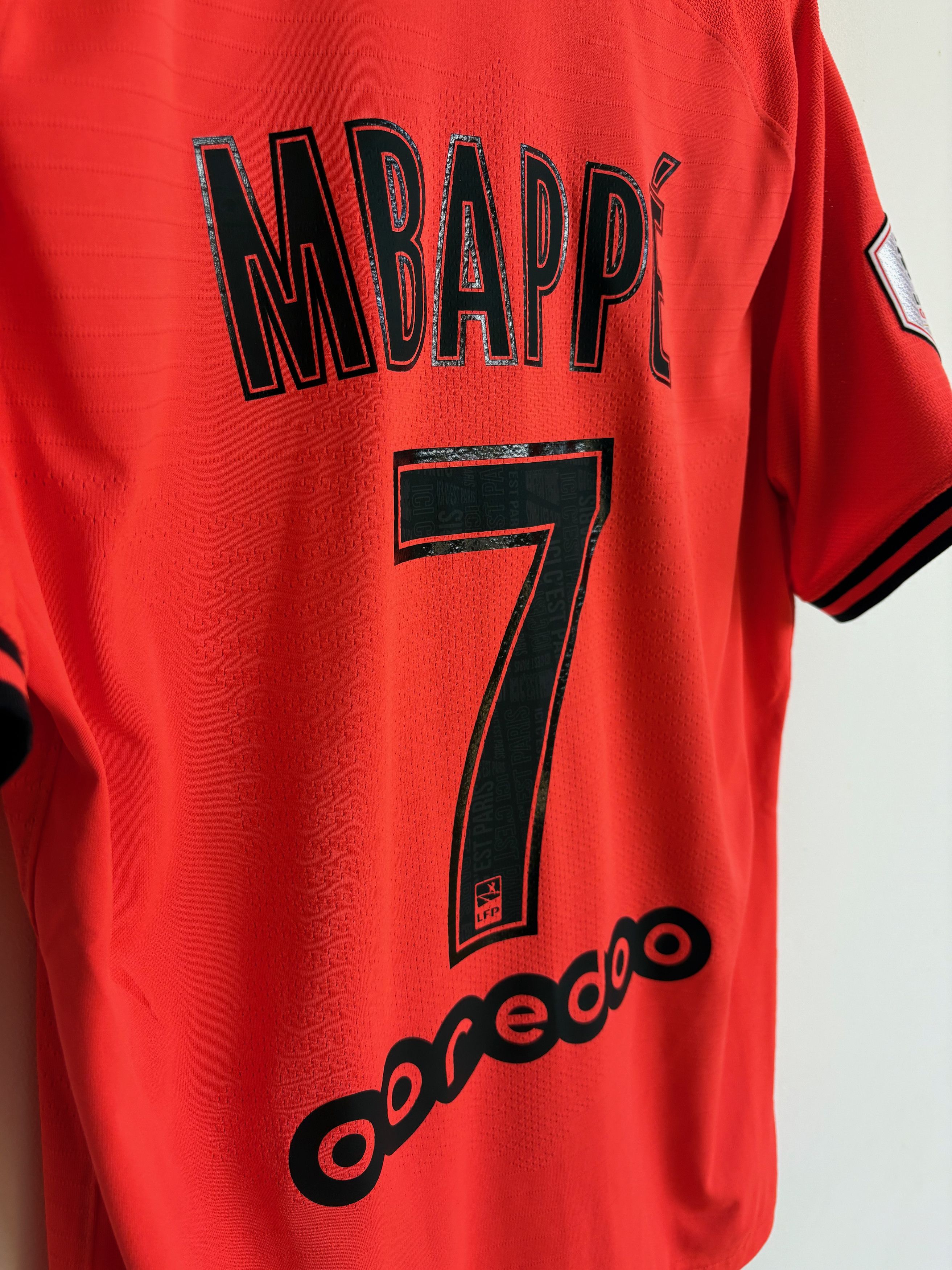 Jordan Brand PSG 2019/20 Away Mbappé 7 Player Version (Vaporknit) Size US M / EU 48-50 / 2 - 17 Thumbnail