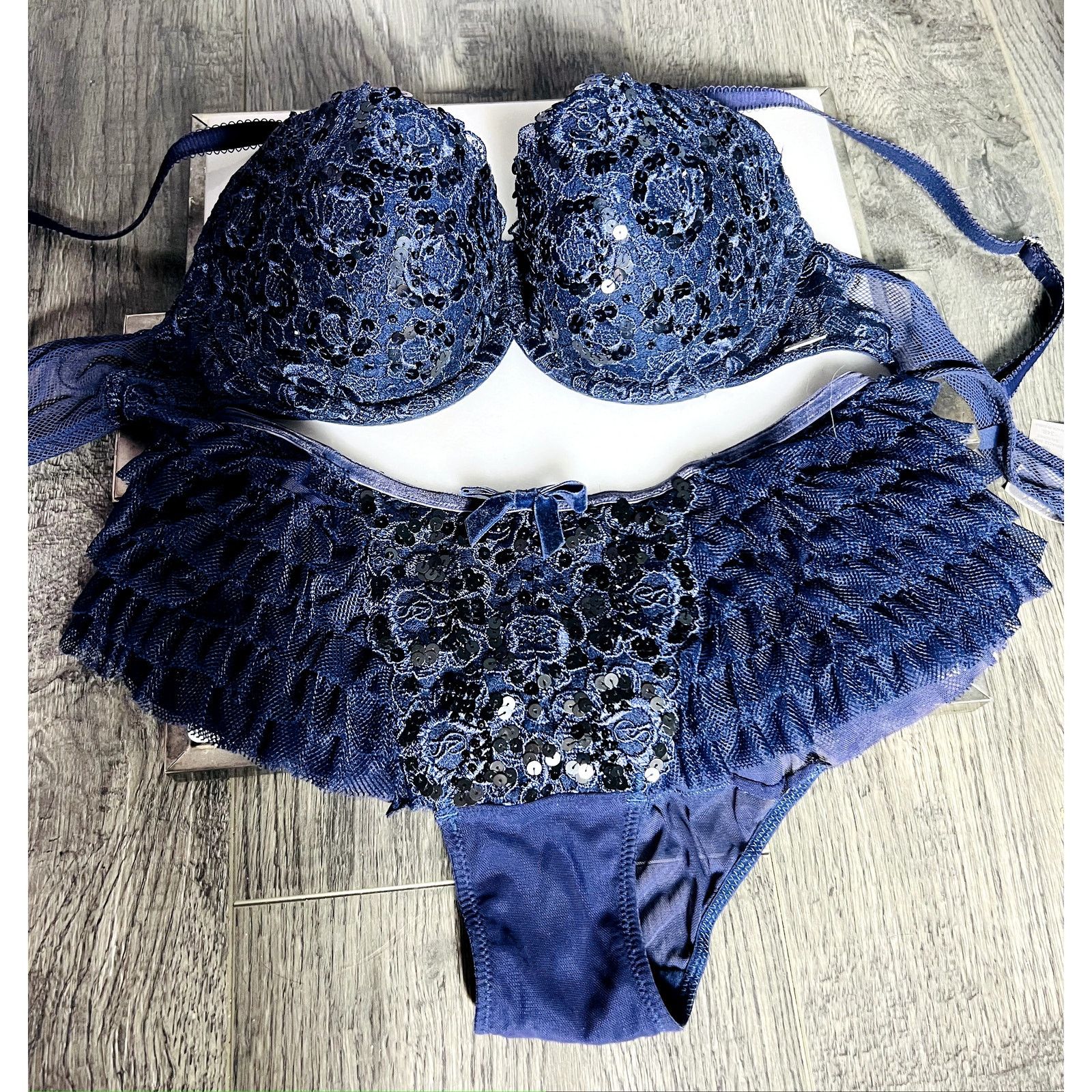 Victoria's Secret Victoria's Secret navy blue push up bra and panty set 34b S Size ONE SIZE - 2 Thumbnail