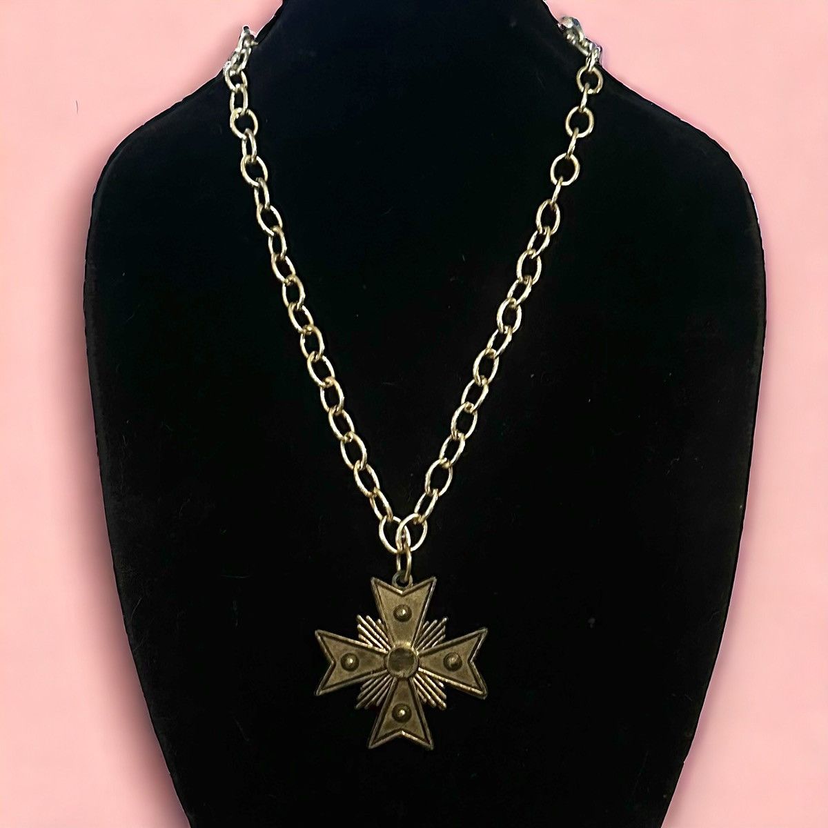Vintage Vintage large Maltese cross pendant necklace Size ONE SIZE - 1 Thumbnail