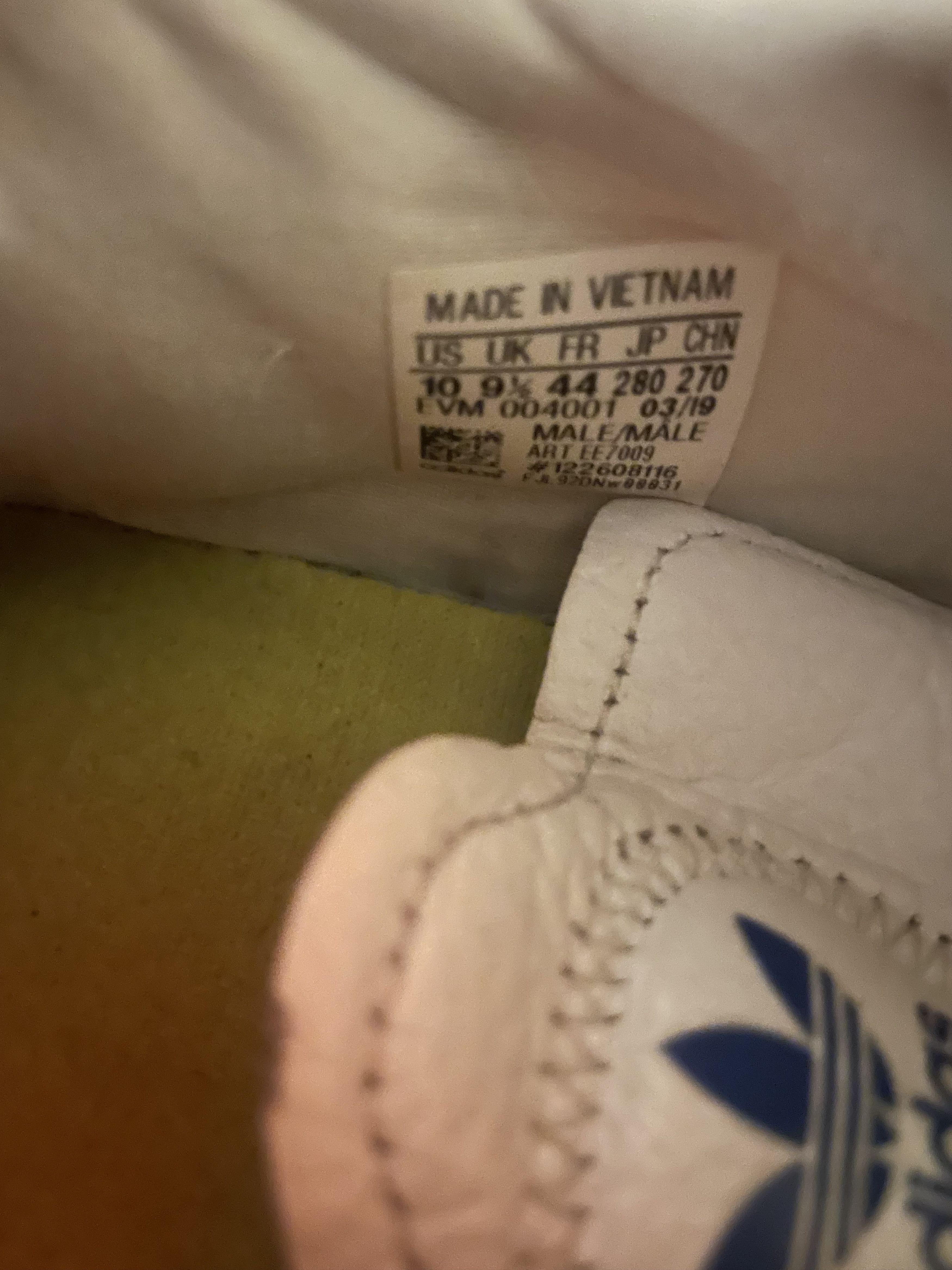 Adidas Adidas Ozweego Size 10 Size US 10 / EU 43 - 7 Thumbnail