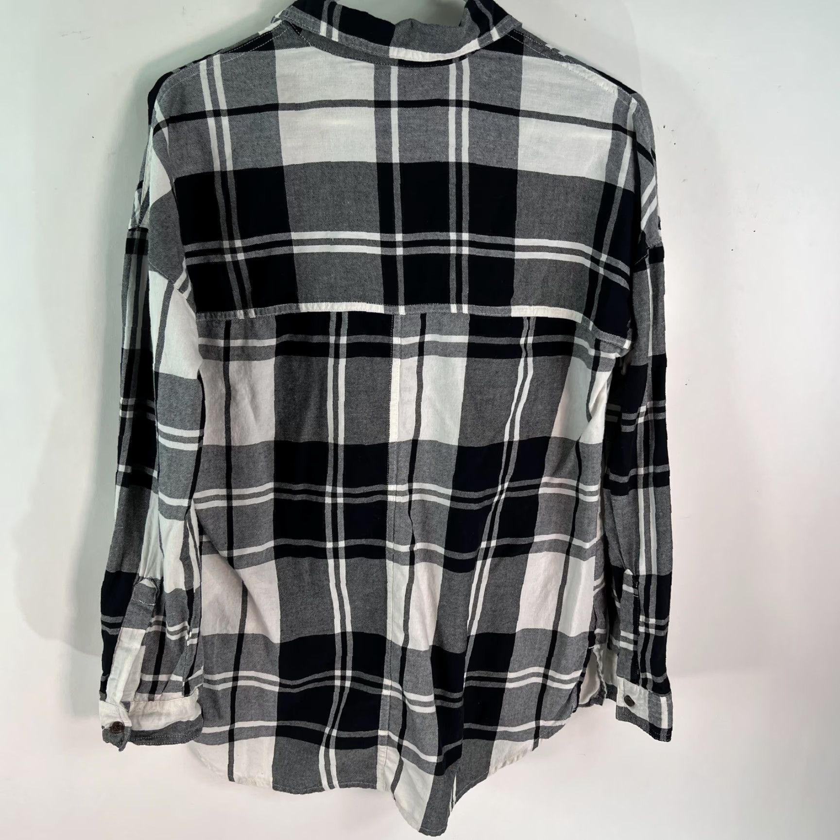 Old Navy VINTAGE? No. Old Navy Womens Plaid Shirt All Season White Button Front The Boyfriend Shirt M - Casual Womens Shirt Medium White Plaid 100% Cotton Size M / US 6-8 / IT 42-44 - 2 Thumbnail