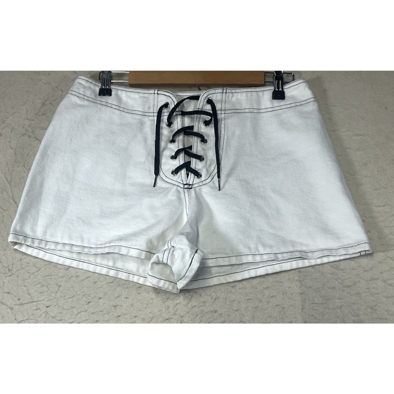 Vintage VINTAGE Breaker White Denim Shorts Lace Up Cotton 13/14 Women Size 34" / US 12 / IT 48 - 2 Thumbnail
