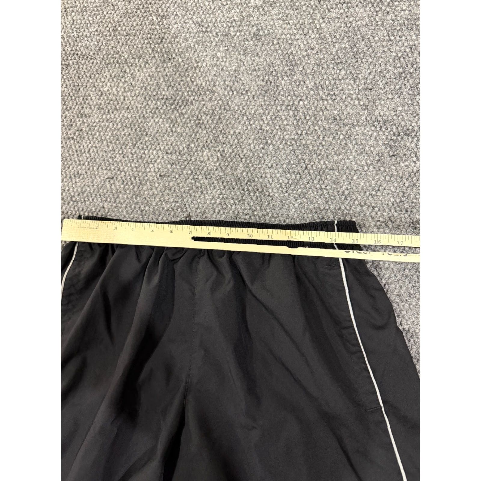 Nike Nike athletic shorts Mens Large Black running training lightweight pockets elastic waist 9in inseam Regular Size US 33 - 3 Thumbnail