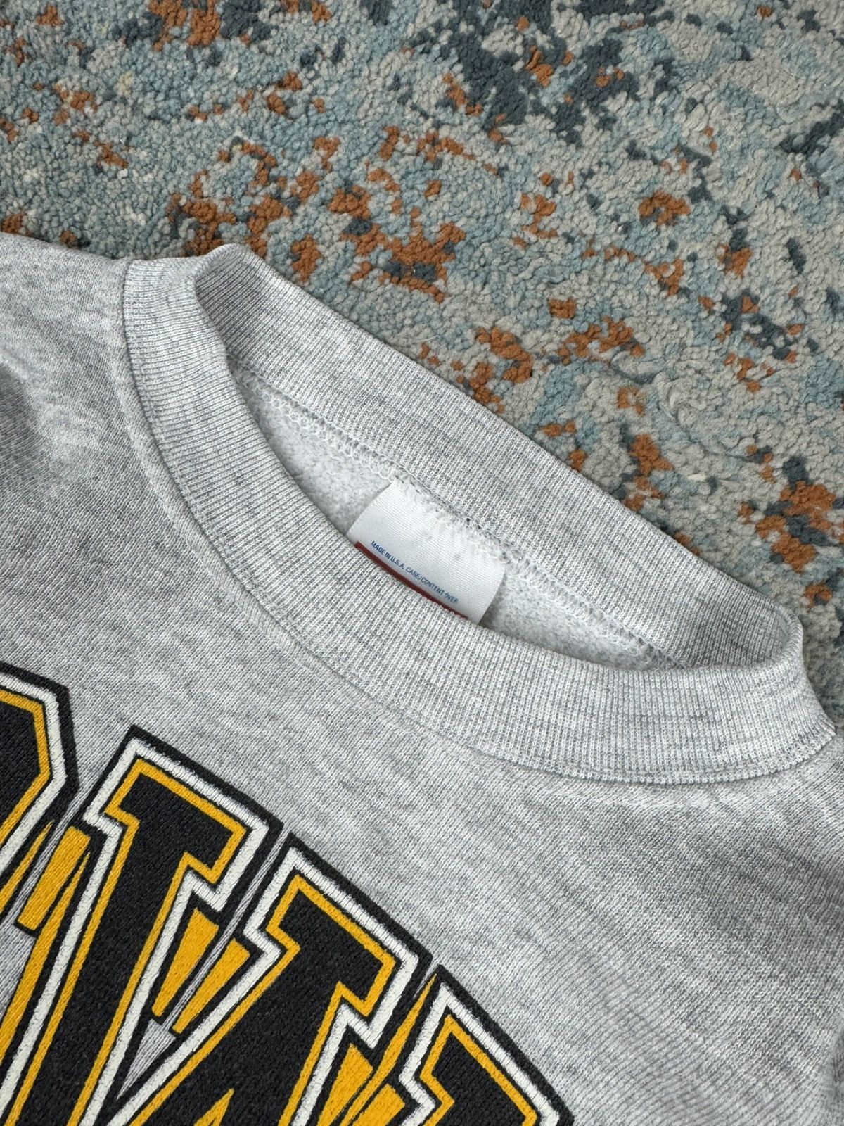 Vintage Vintage 90s Iowa football made in USA graphic sweatshirt Size US XL / EU 56 / 4 - 7 Thumbnail