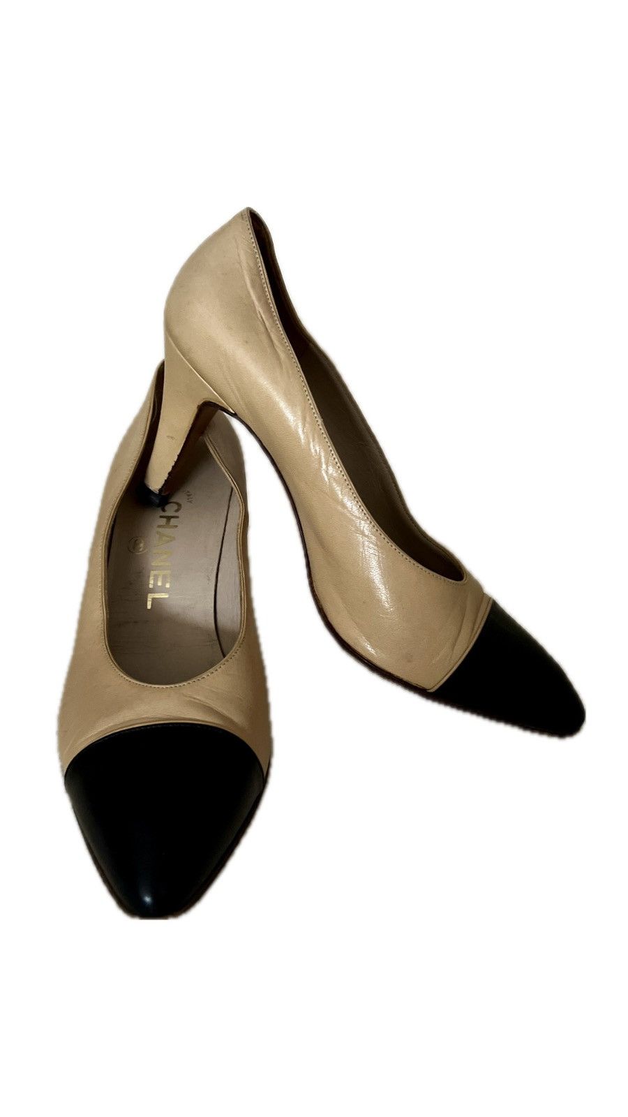Chanel Classic Chanel Beige and Black Heels Size US 5 / IT 35 - 1 Thumbnail